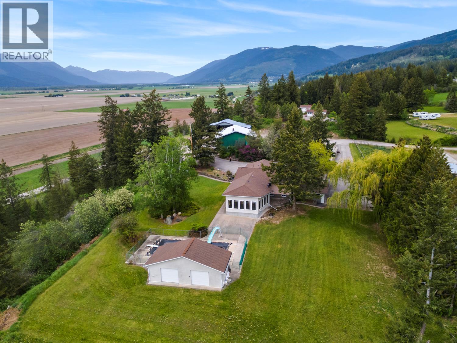 425 Ash Road, Creston, British Columbia  V0B 1G8 - Photo 2 - 10387180