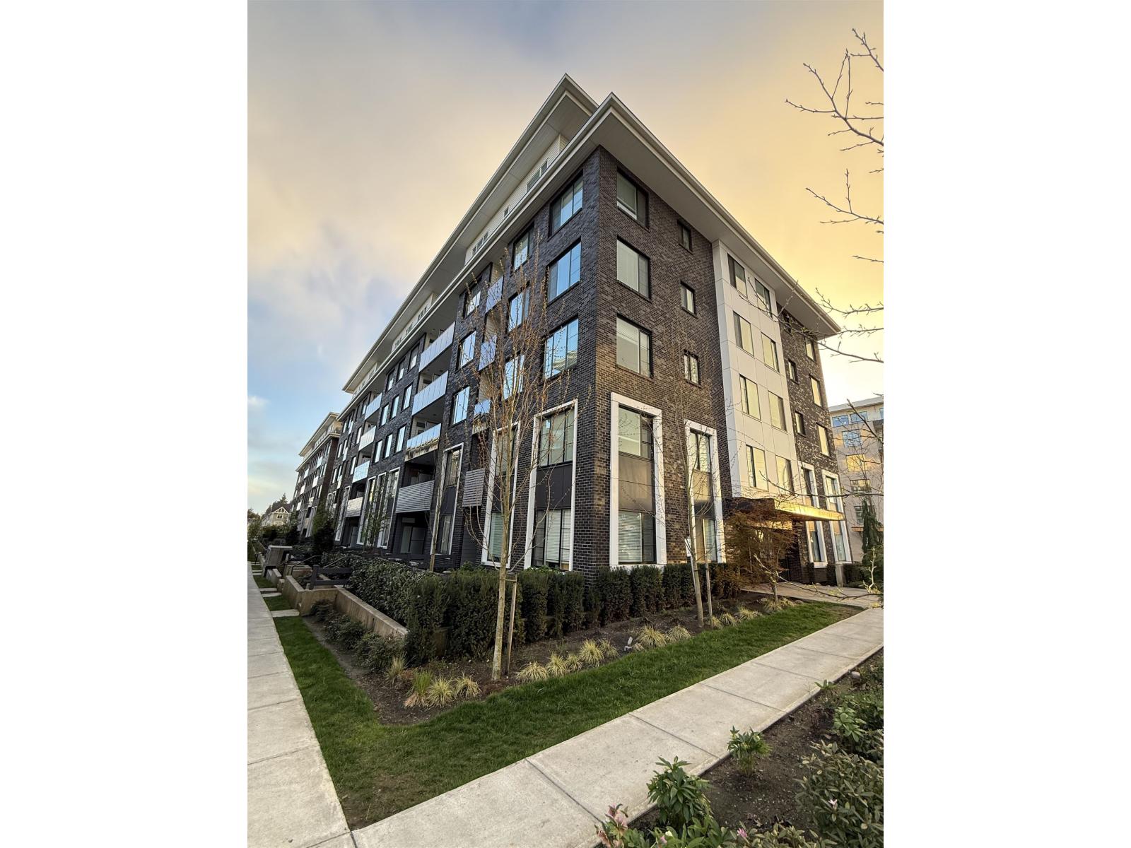 313 15858 Fraser Highway, Surrey, British Columbia  V4N 6X4 - Photo 1 - R3122994