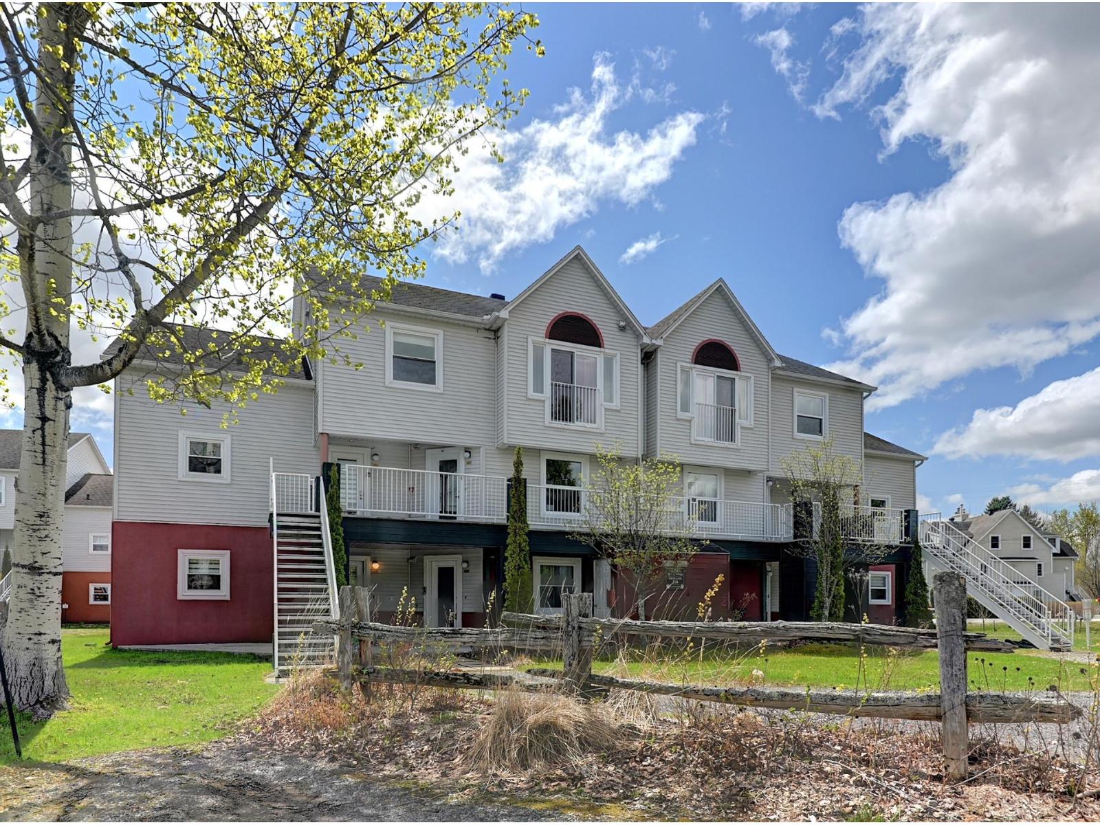 2290 Place du Village|#215 Magog Quebec Canada J1X6G3