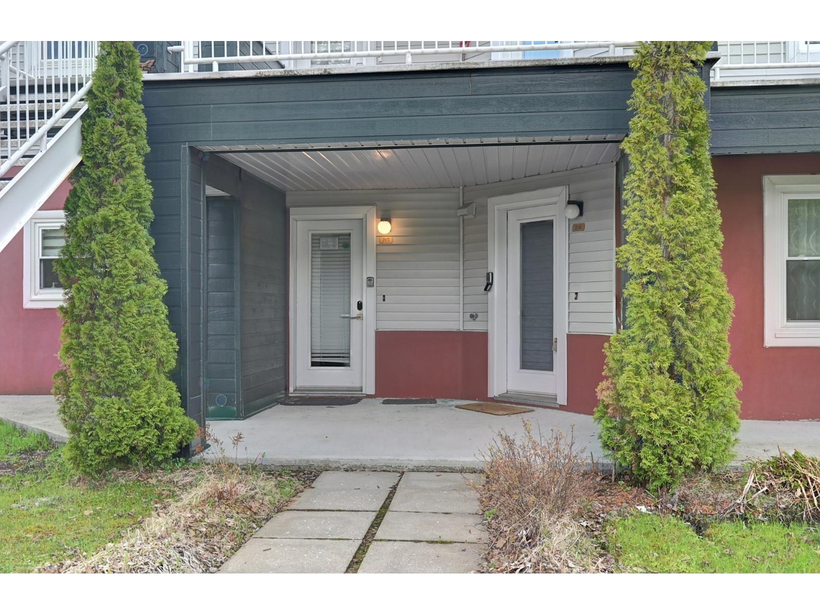 2290 Place du Village|#215 Magog Quebec Canada J1X6G3 3