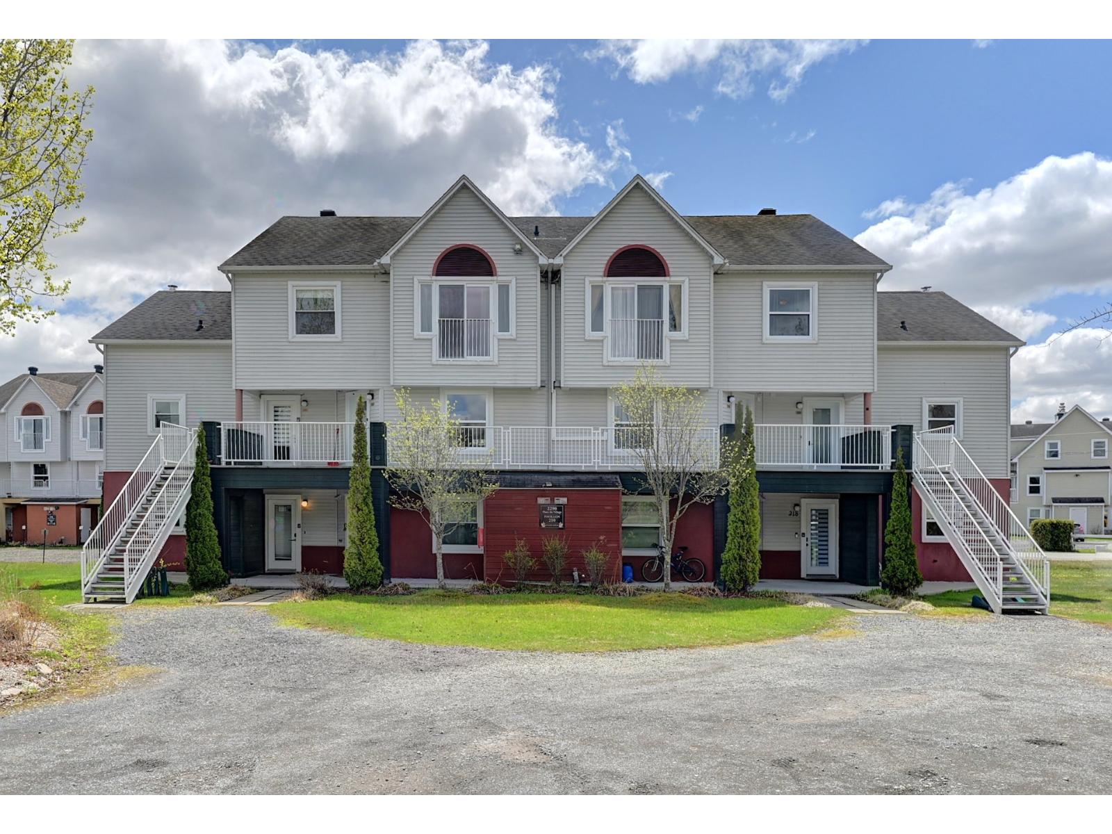 2290 Place du Village|#215 Magog Quebec Canada J1X6G3 2