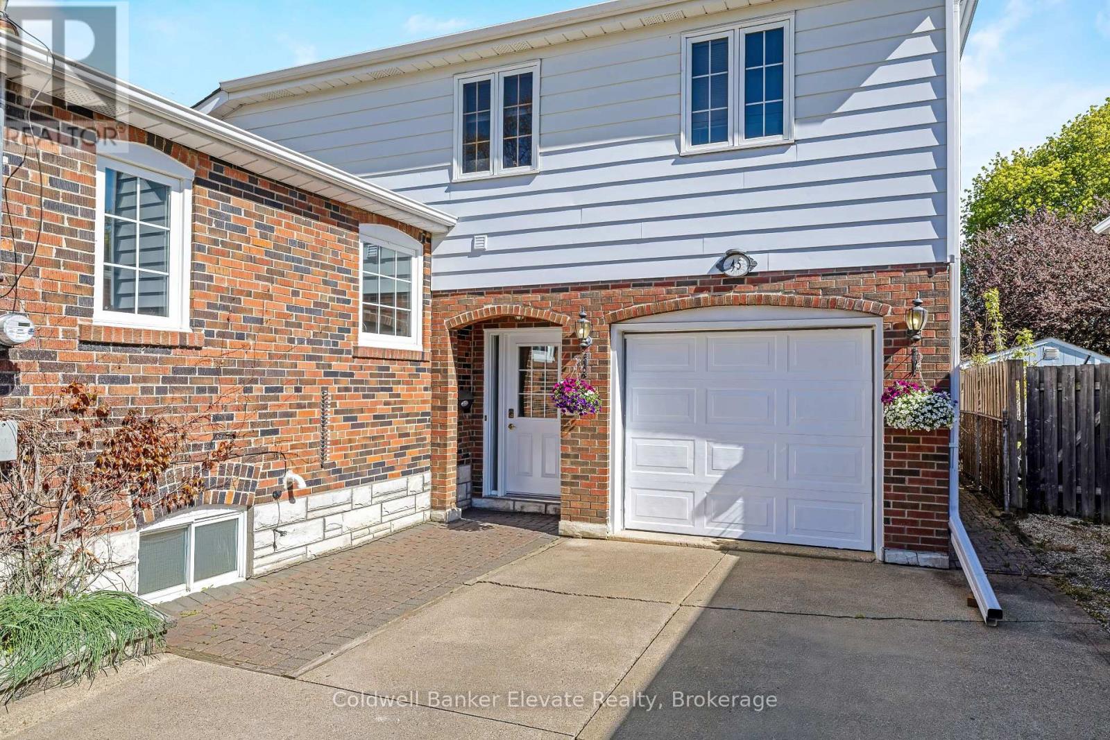 45 Shelley Street, Halton Hills, Ontario  L7G 3X2 - Photo 5 - W13124664