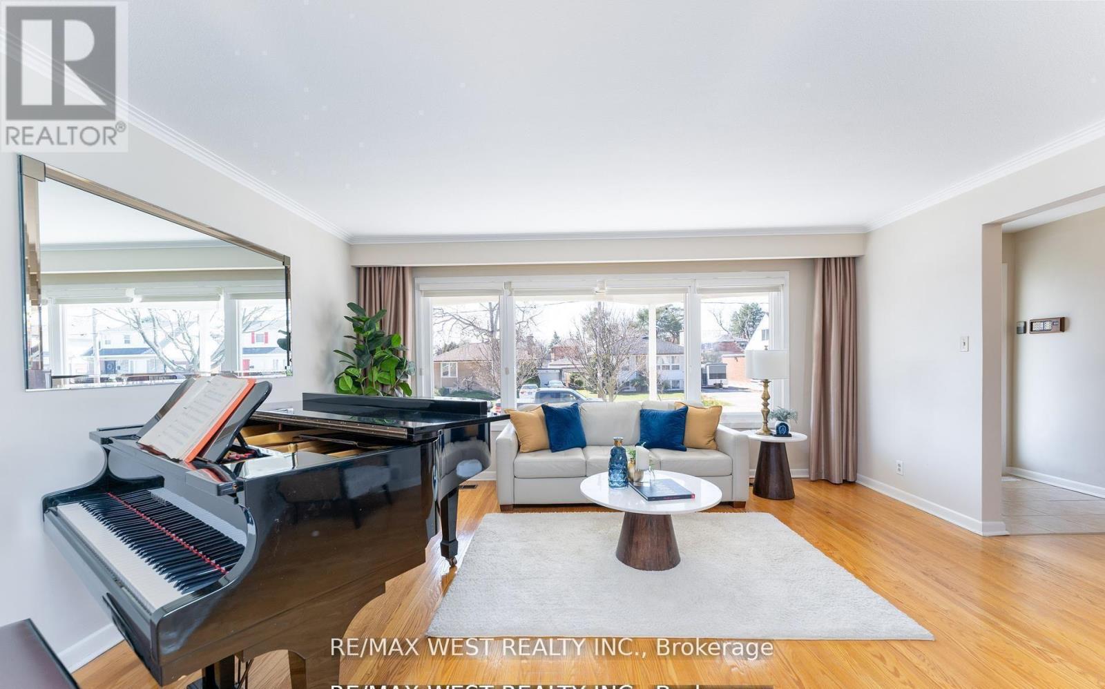 28 Braywin Drive N, Toronto, Ontario  M9P 2P1 - Photo 6 - W13124668