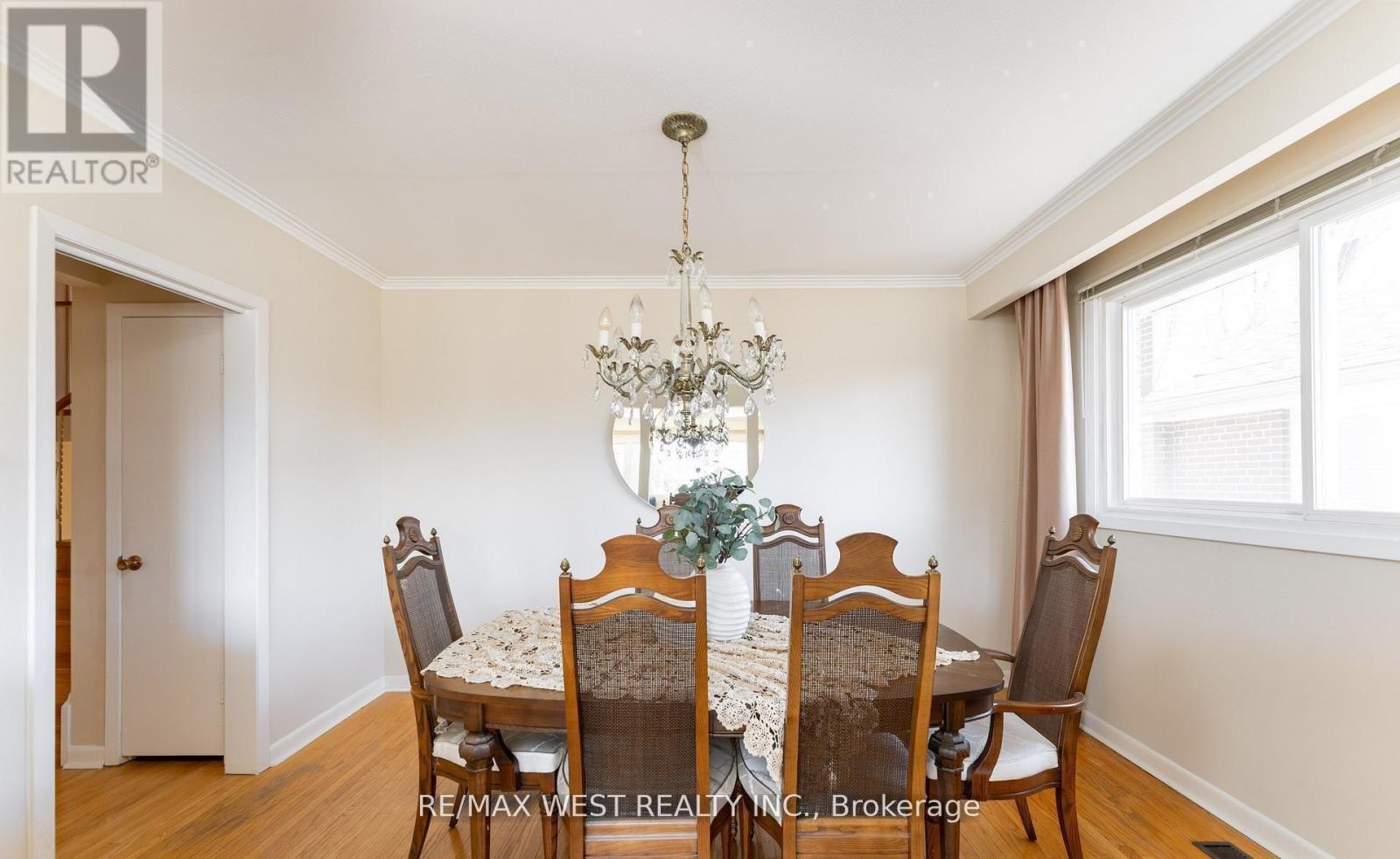 28 Braywin Drive N, Toronto, Ontario  M9P 2P1 - Photo 7 - W13124668