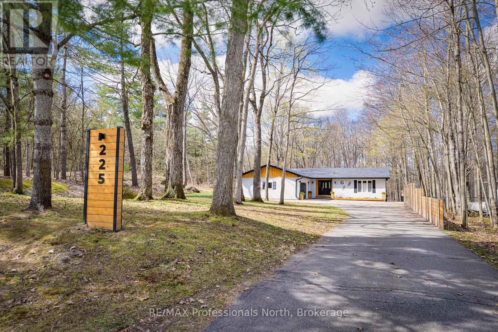 225 BLANCHARD STREET W, Gravenhurst, Ontario