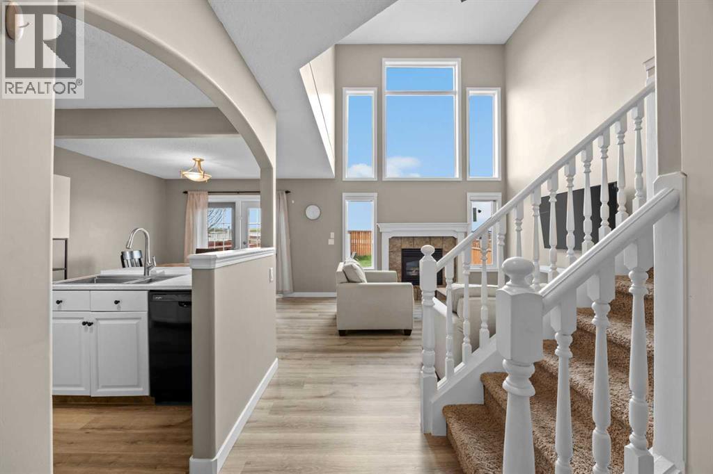 170 Hidden Hills Terrace Nw, Calgary, Alberta  T3A 6E3 - Photo 4 - A2308710