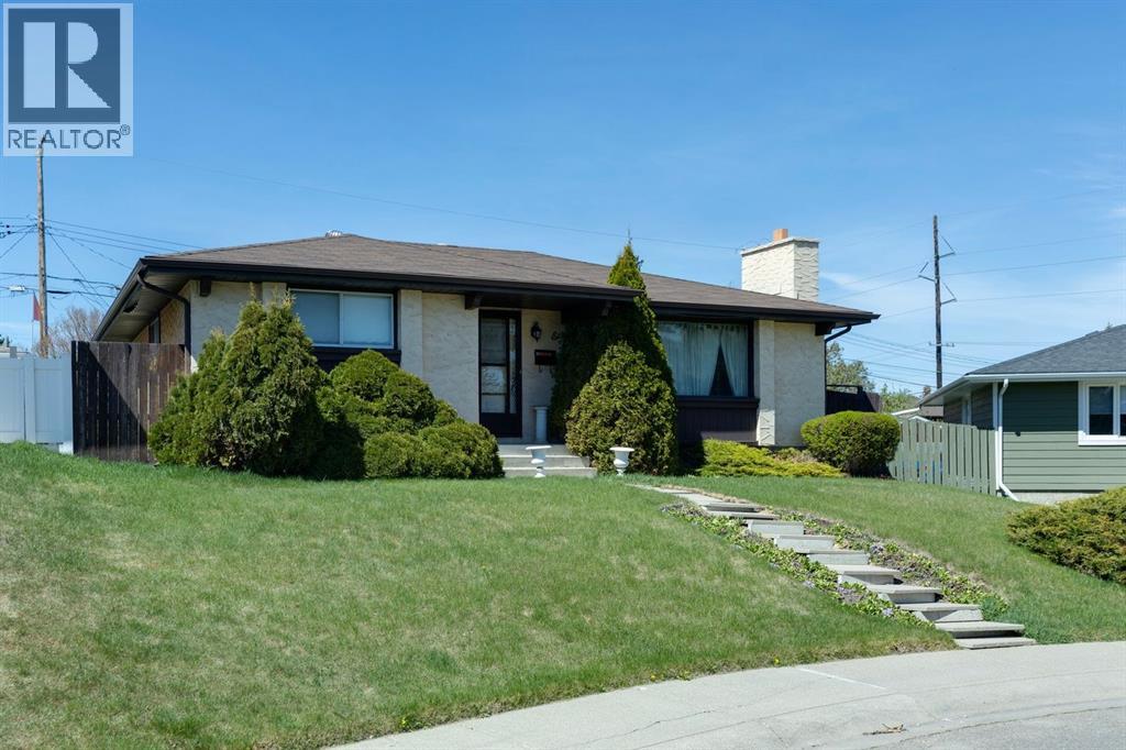 1132 Hunterston Hill Nw, Calgary, Alberta  T2K 4N8 - Photo 1 - A2310573
