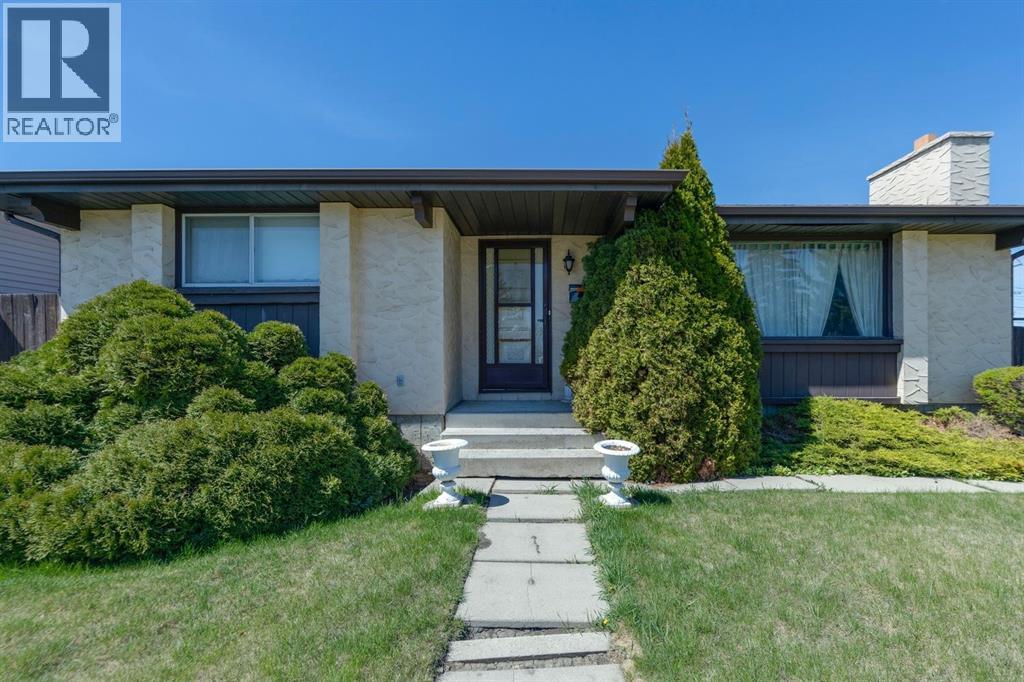1132 Hunterston Hill Nw, Calgary, Alberta  T2K 4N8 - Photo 4 - A2310573