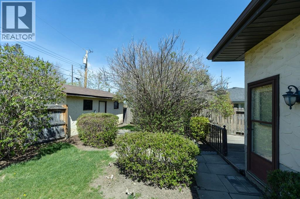 1132 Hunterston Hill Nw, Calgary, Alberta  T2K 4N8 - Photo 38 - A2310573