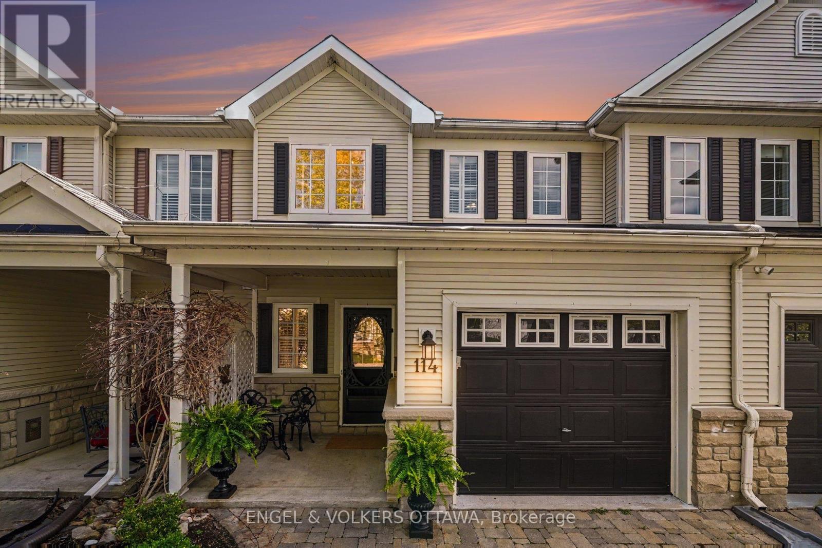 114 RUSTWOOD PRIVATE, Ottawa, Ontario