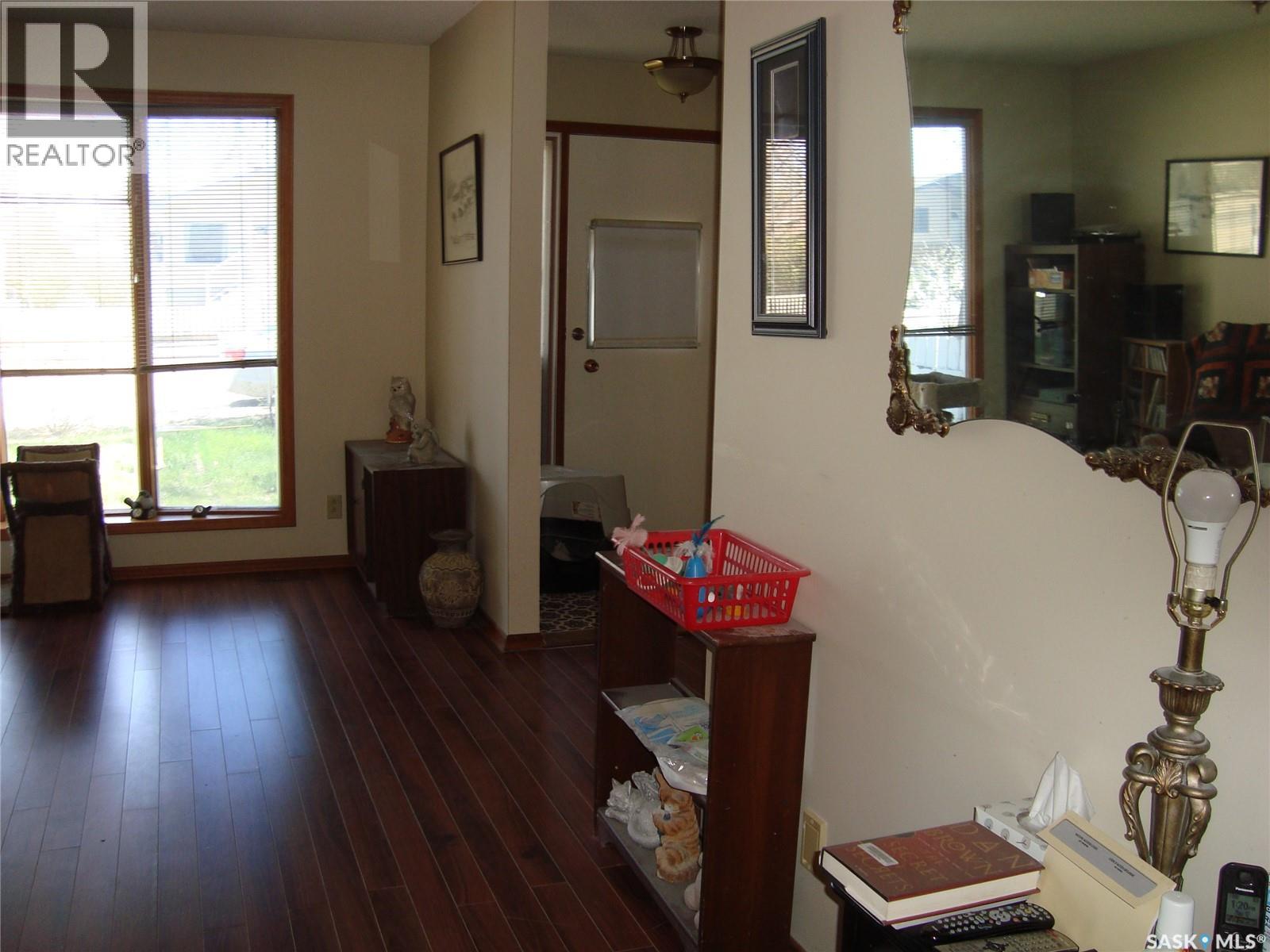 247 9th Avenue Nw, Swift Current, Saskatchewan  S9H 1A6 - Photo 11 - SK035858