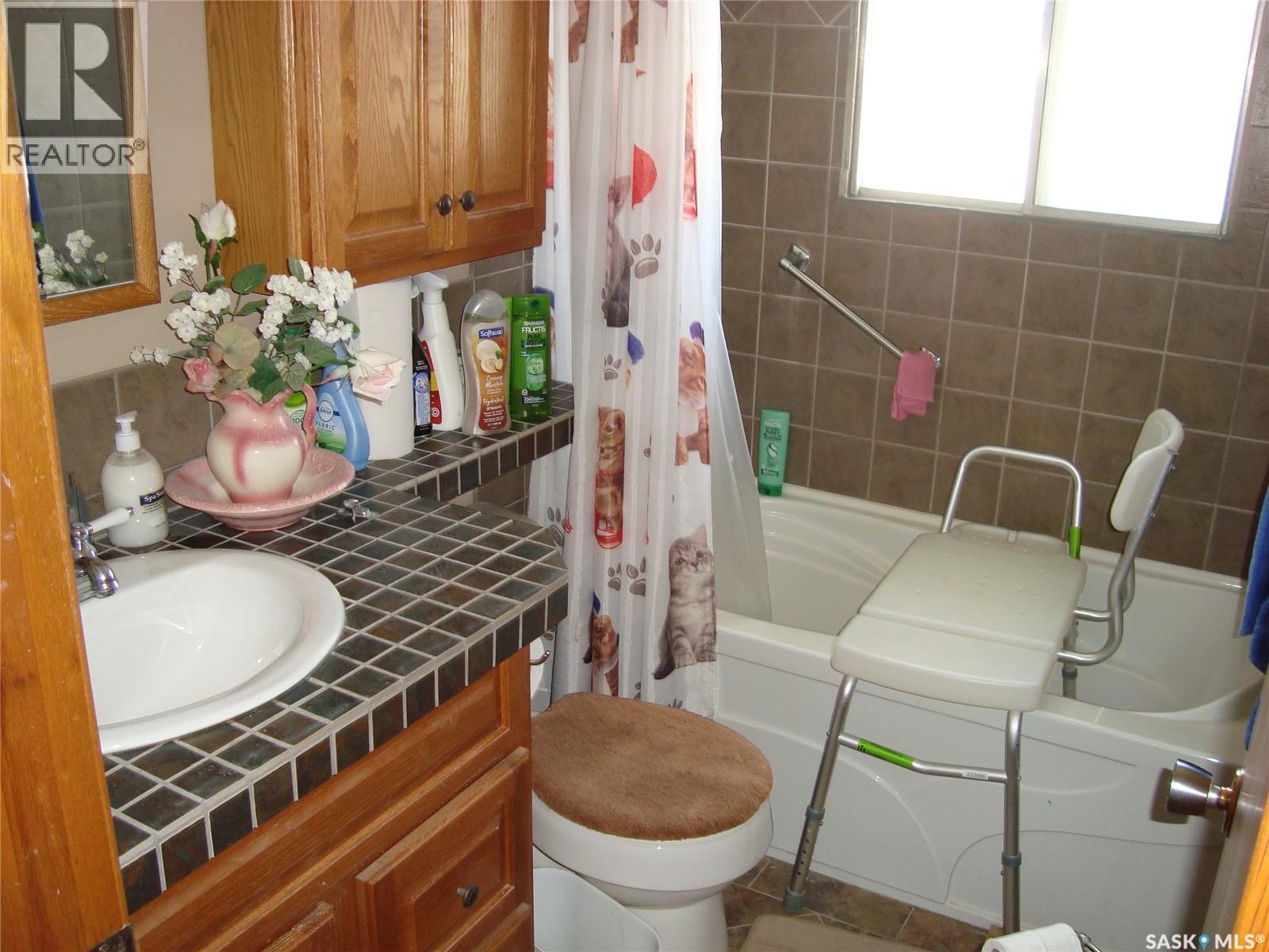 247 9th Avenue Nw, Swift Current, Saskatchewan  S9H 1A6 - Photo 13 - SK035858