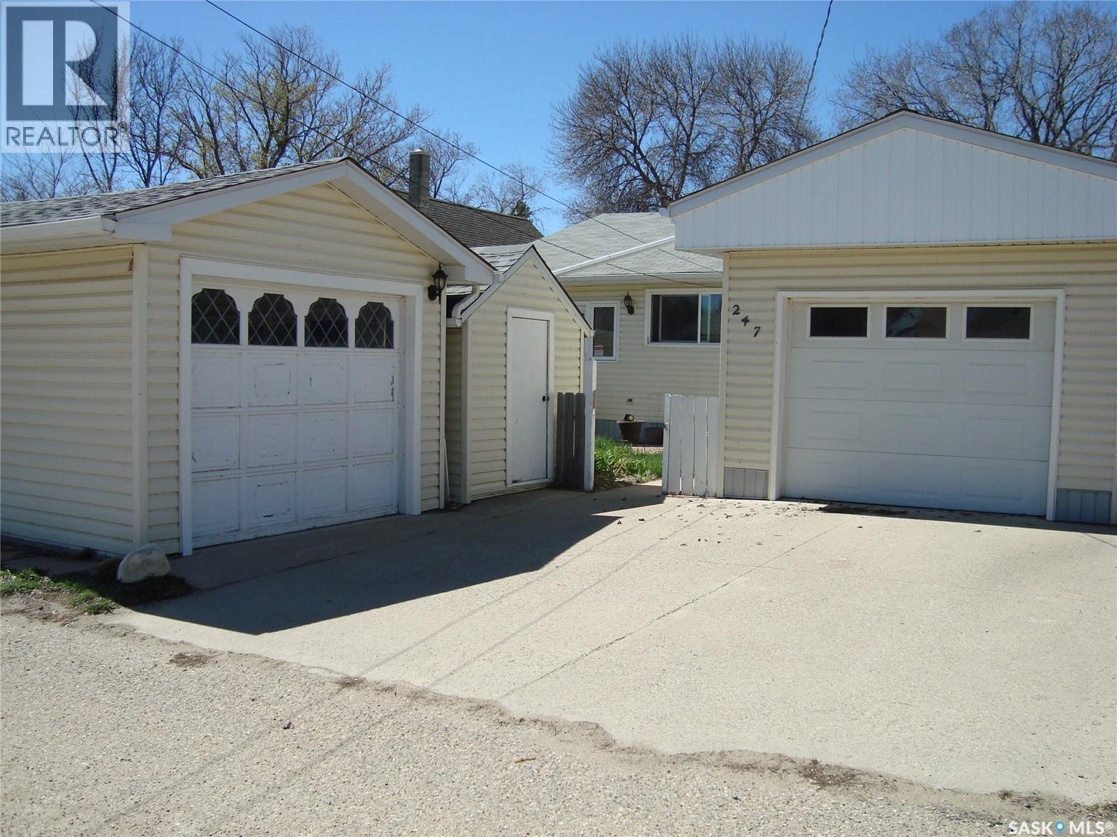 247 9th Avenue Nw, Swift Current, Saskatchewan  S9H 1A6 - Photo 2 - SK035858