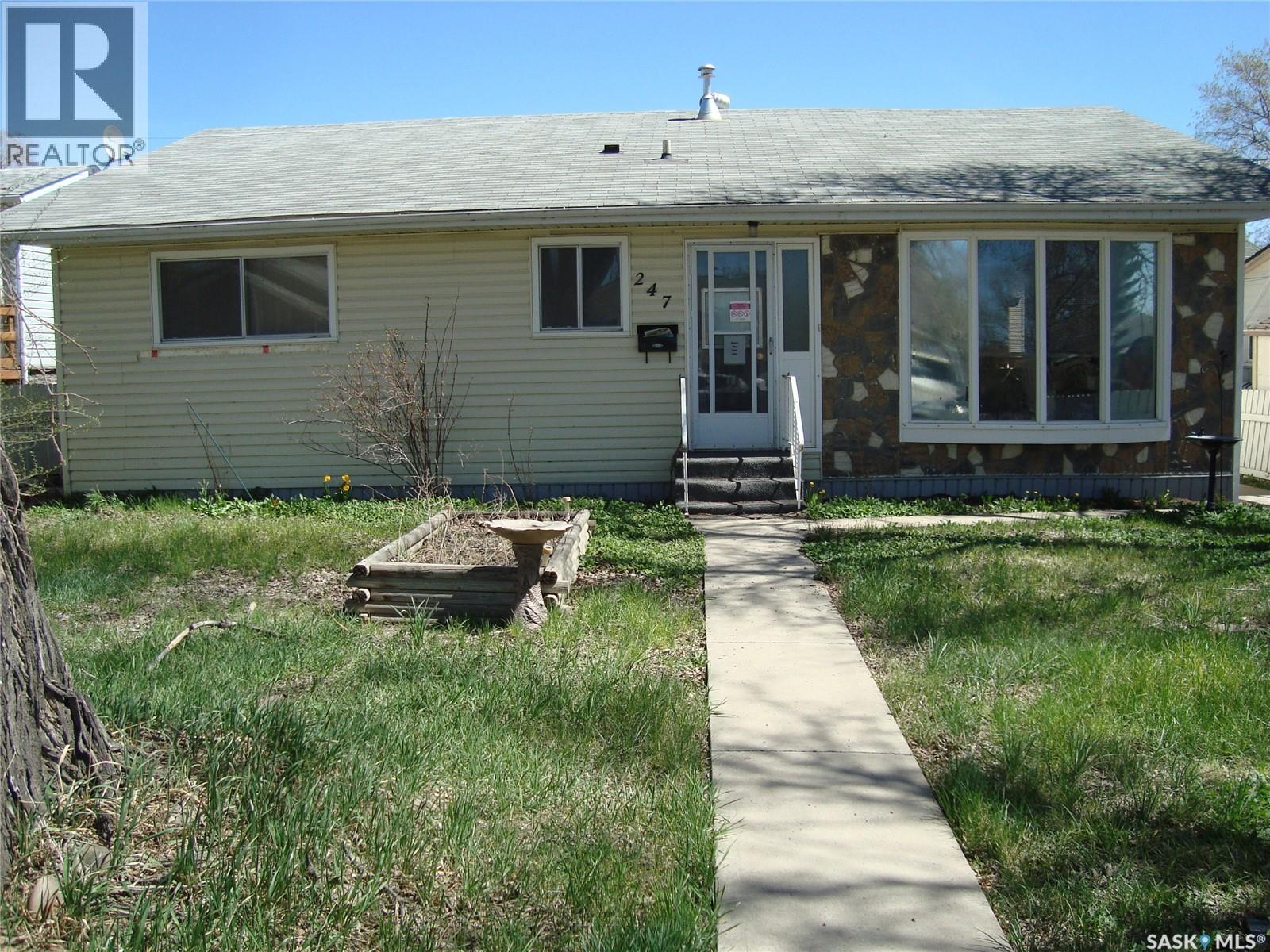 247 9th Avenue Nw, Swift Current, Saskatchewan  S9H 1A6 - Photo 24 - SK035858