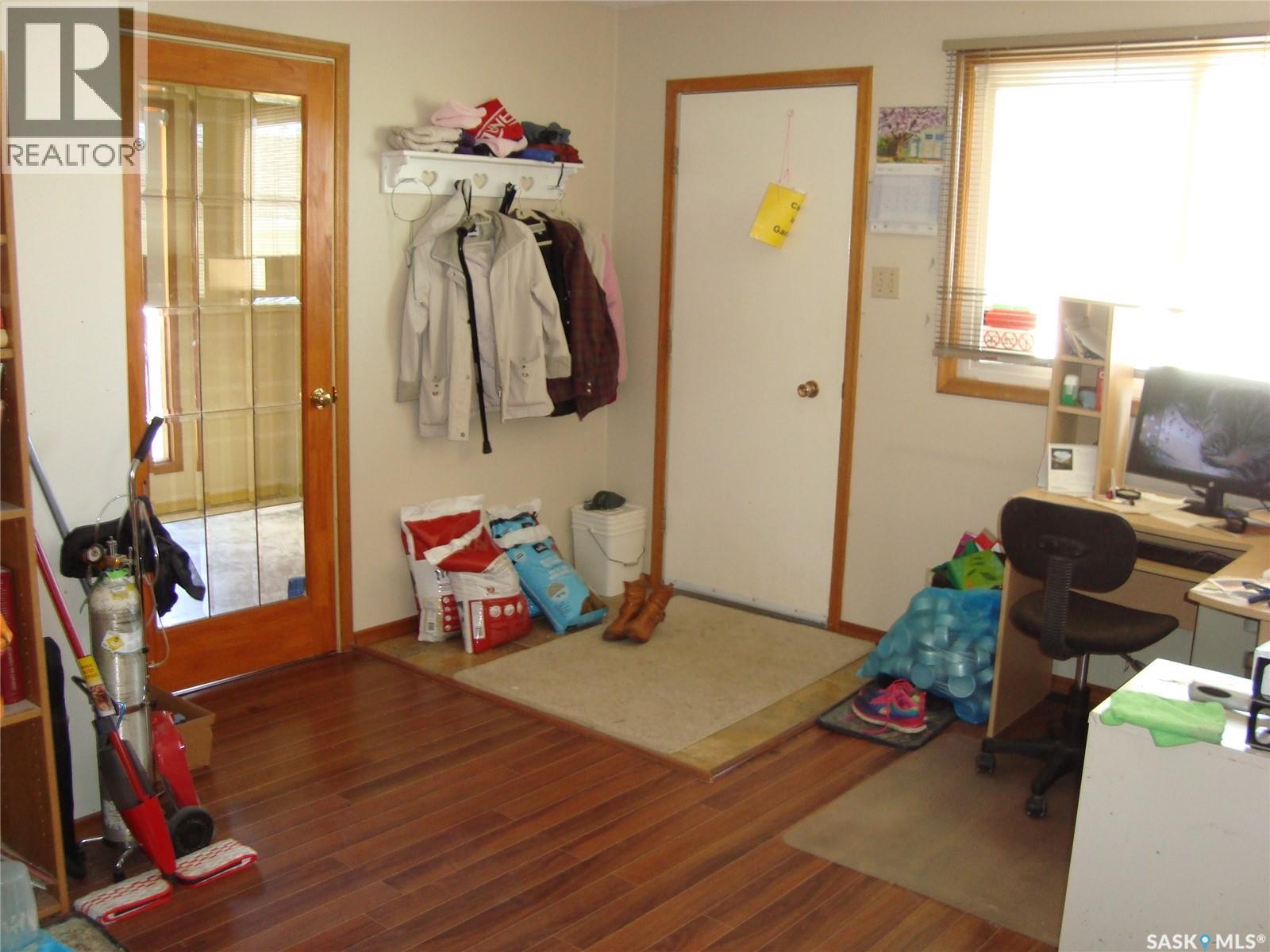 247 9th Avenue Nw, Swift Current, Saskatchewan  S9H 1A6 - Photo 8 - SK035858