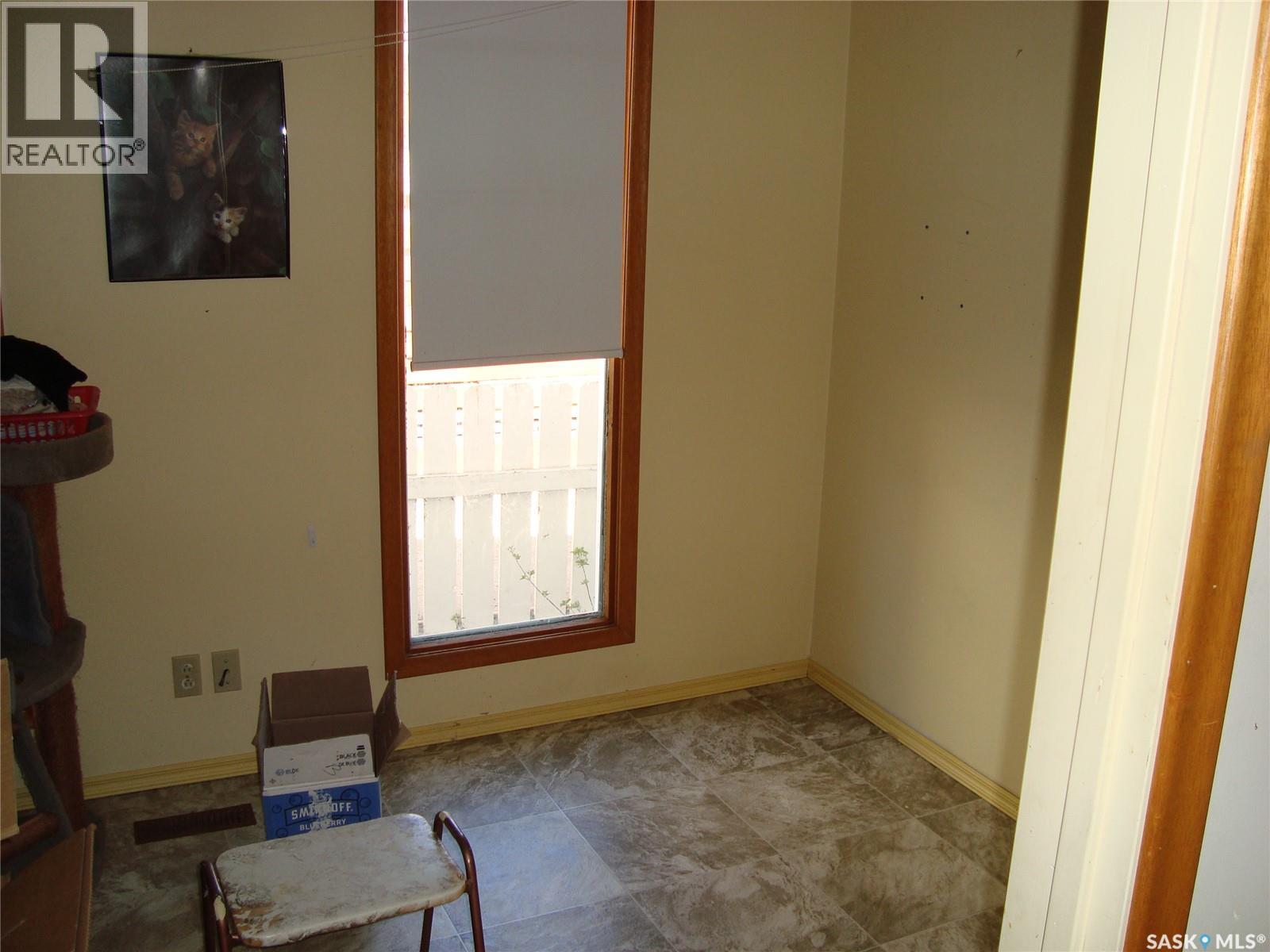 247 9th Avenue Nw, Swift Current, Saskatchewan  S9H 1A6 - Photo 9 - SK035858
