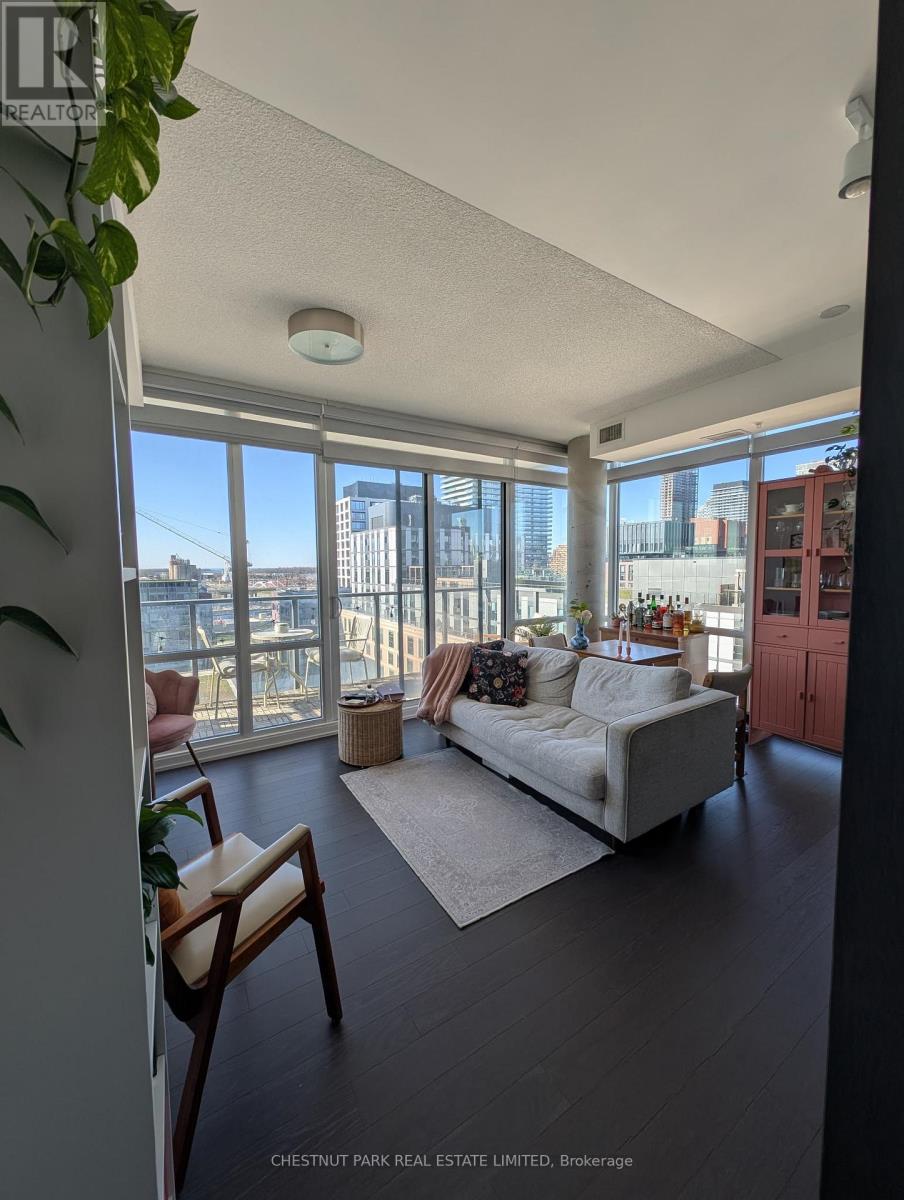 N1001 - 455 FRONT STREET E