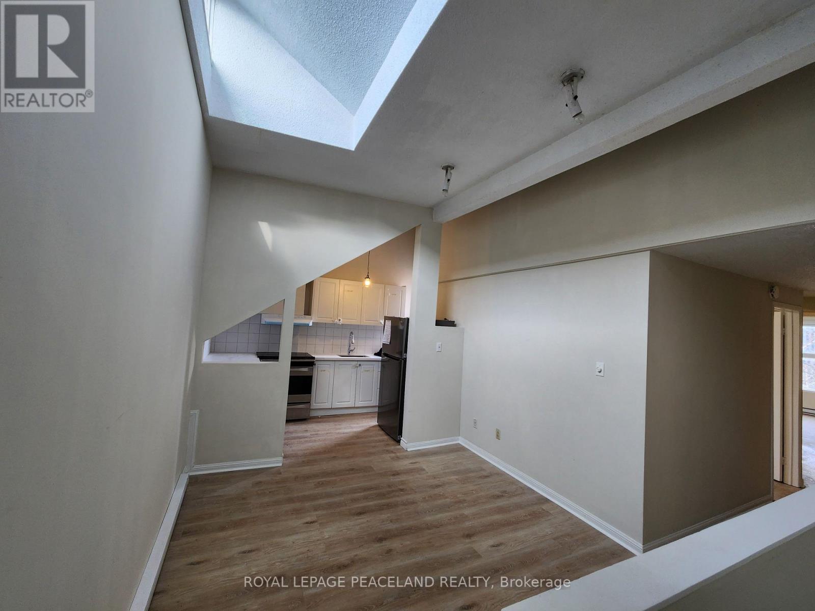 3 - 558 Spadina Crescent, Toronto, Ontario  M5S 2J9 - Photo 3 - C13124750