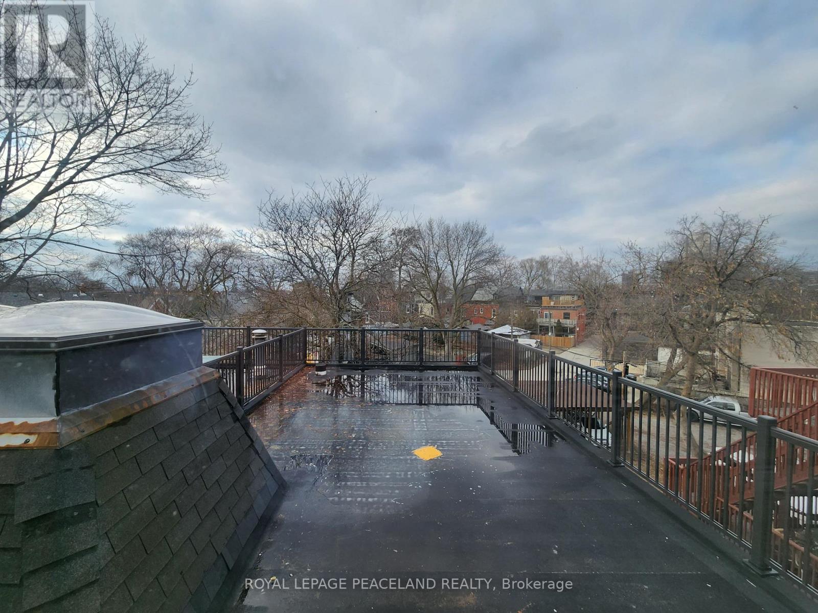 3 - 558 Spadina Crescent, Toronto, Ontario  M5S 2J9 - Photo 4 - C13124750