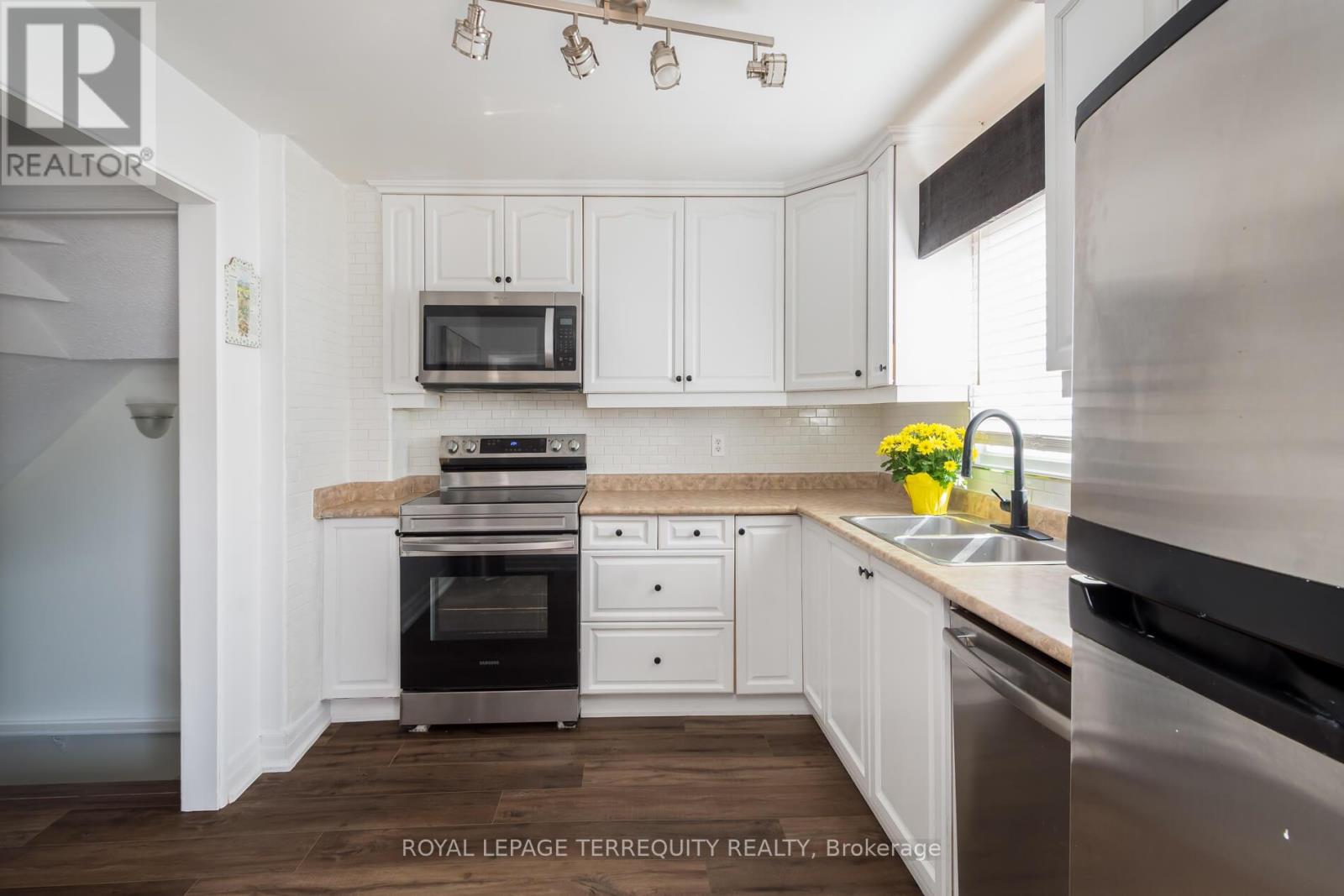 630 Sultana Square, Pickering (Amberlea), Ontario  L1V 3Y3 - Photo 13 - E13124870