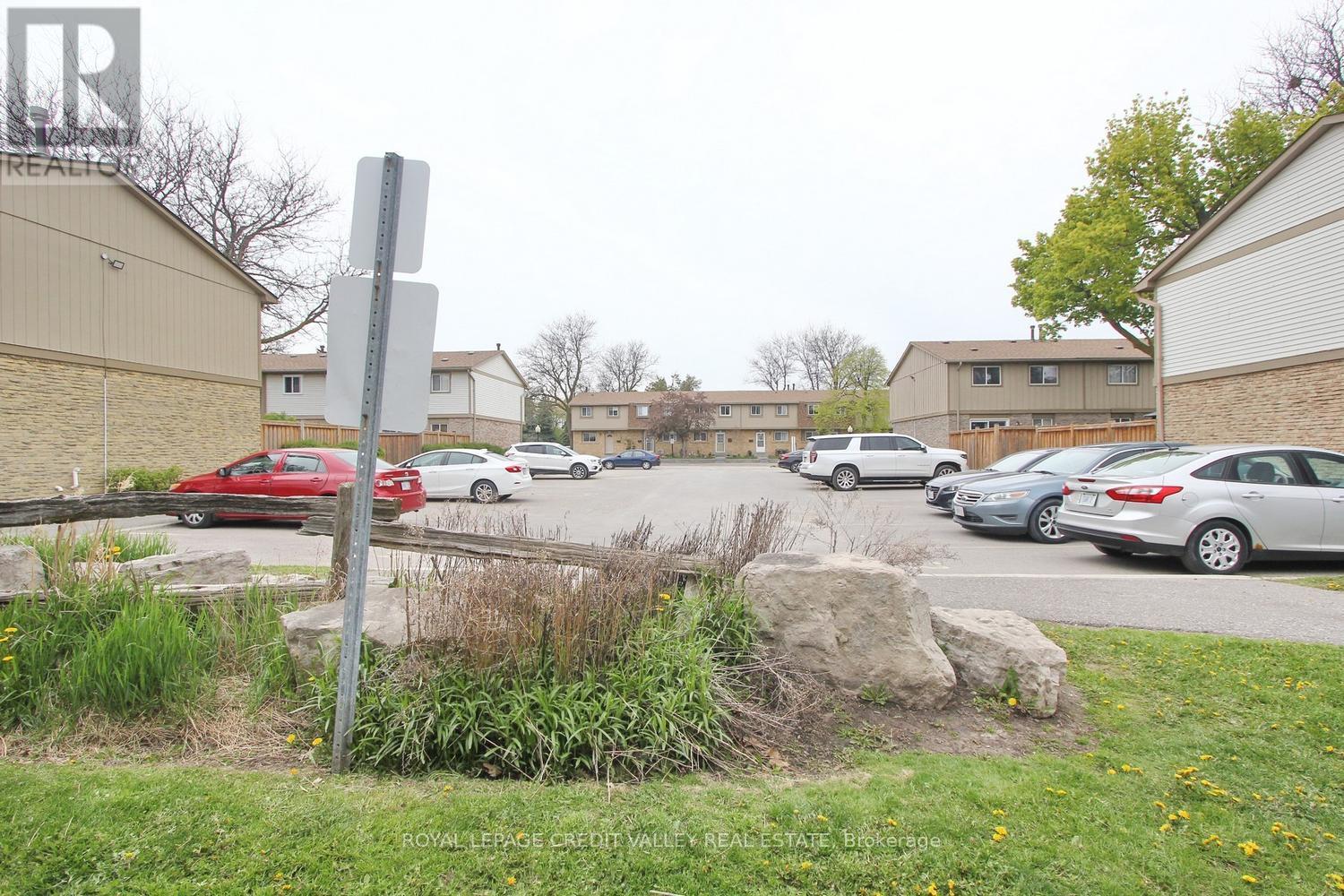 27 - 57 Hansen Road, Brampton, Ontario  L6V 3C6 - Photo 3 - W13124758