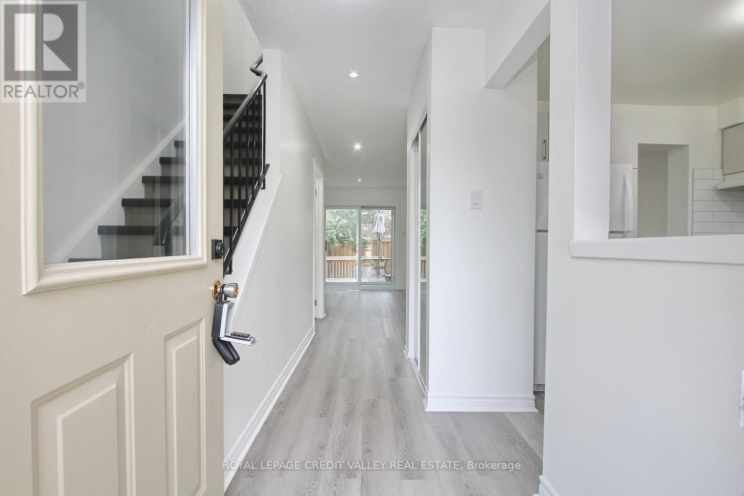 27 - 57 Hansen Road, Brampton, Ontario  L6V 3C6 - Photo 5 - W13124758