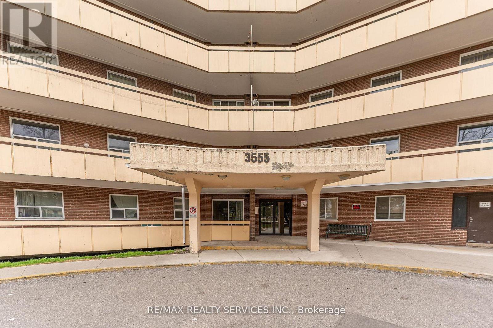 1006 - 3555 Derry Road E, Mississauga (Malton), Ontario  L4T 1B2 - Photo 5 - W13124814