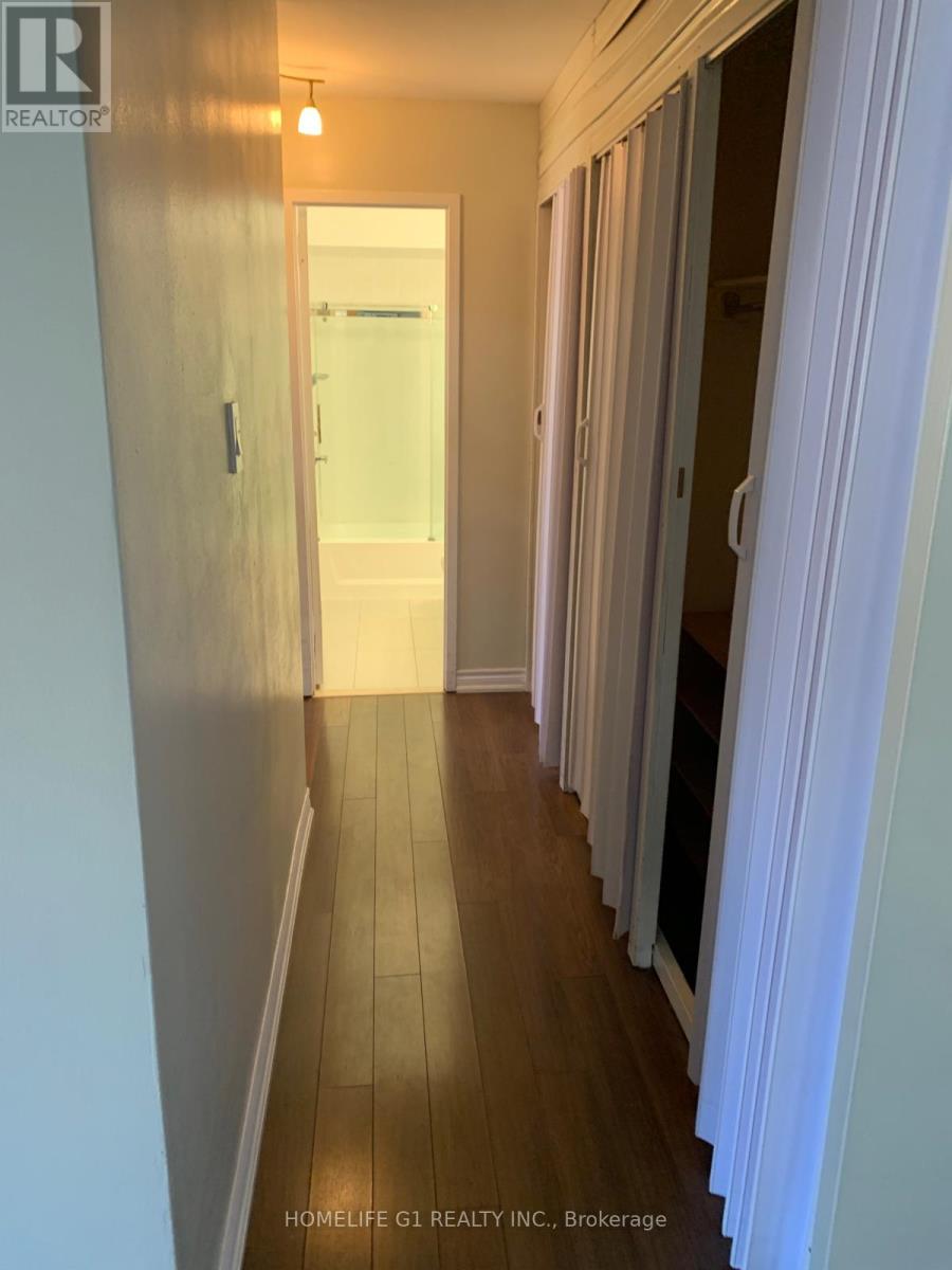 1660 Bloor Street, Mississauga, Ontario  L4X 1R9 - Photo 4 - W13124886