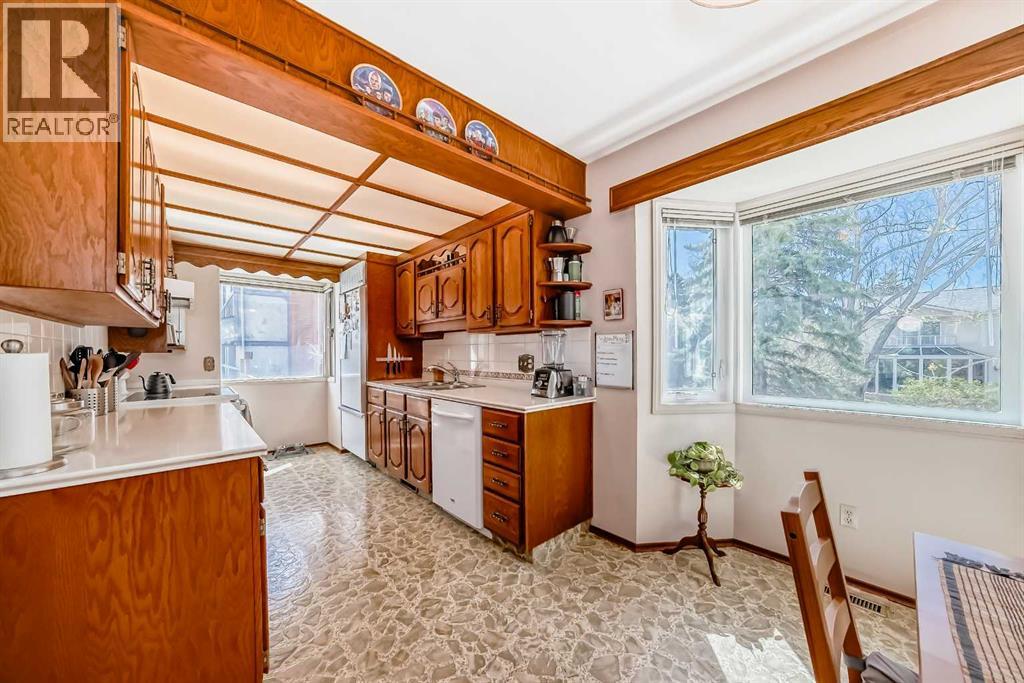 8 Varbrook Place NW, Calgary, Alberta  T3A 0A2 - Photo 8 - A2310215