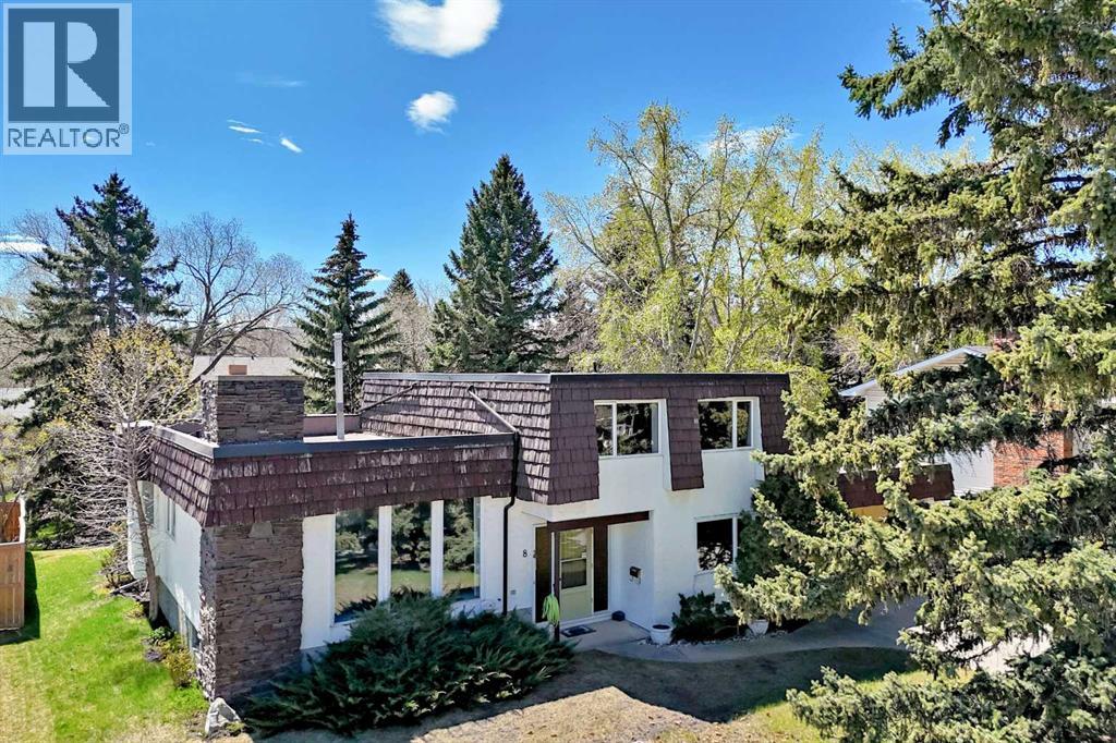 8 Varbrook Place NW, Calgary, Alberta