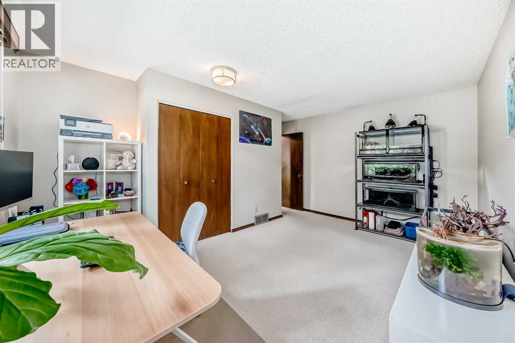 8 Varbrook Place NW, Calgary, Alberta  T3A 0A2 - Photo 16 - A2310215