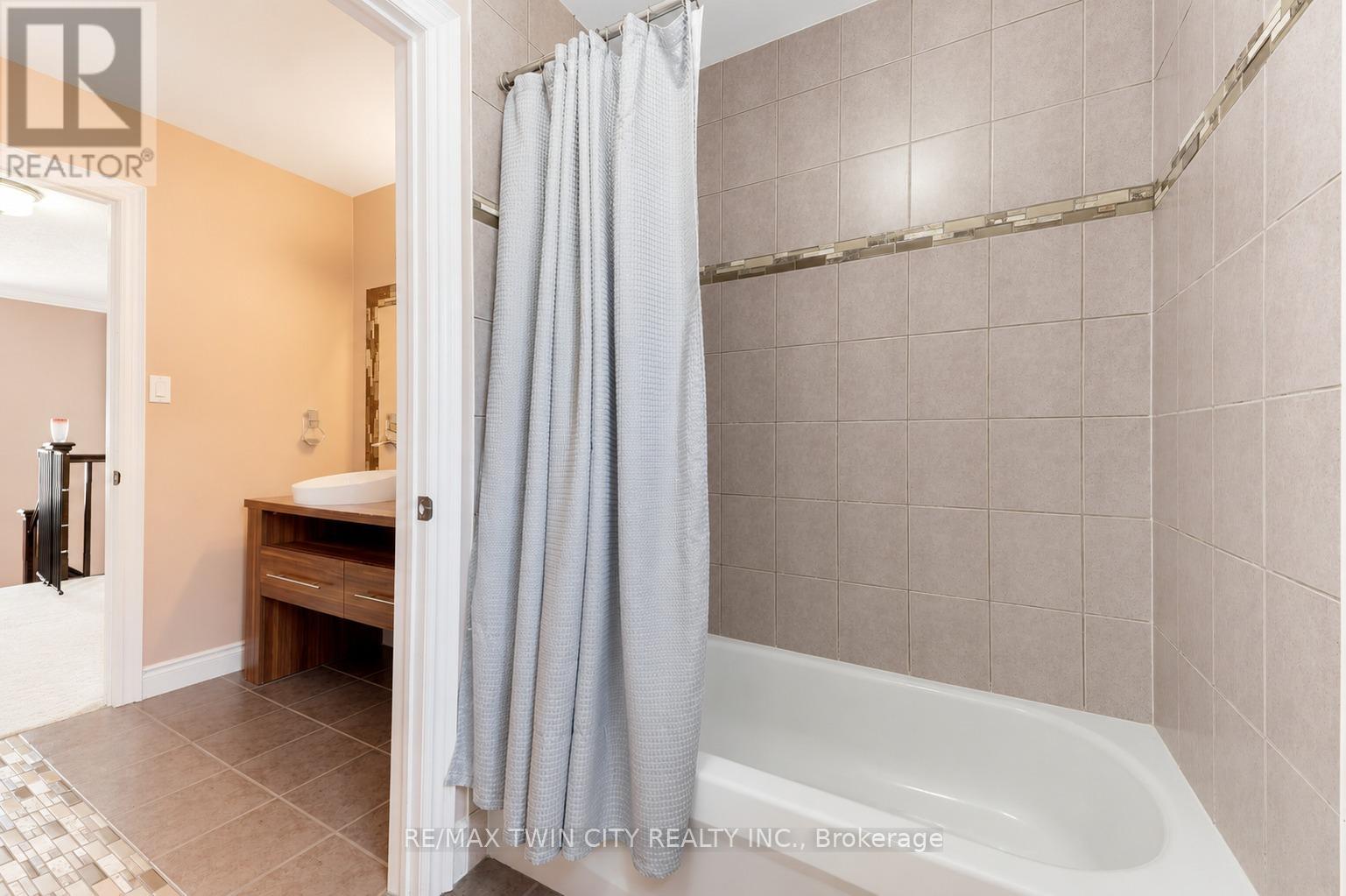 437 Beaumont Crescent, Kitchener, Ontario  N2A 0C4 - Photo 25 - X13124846