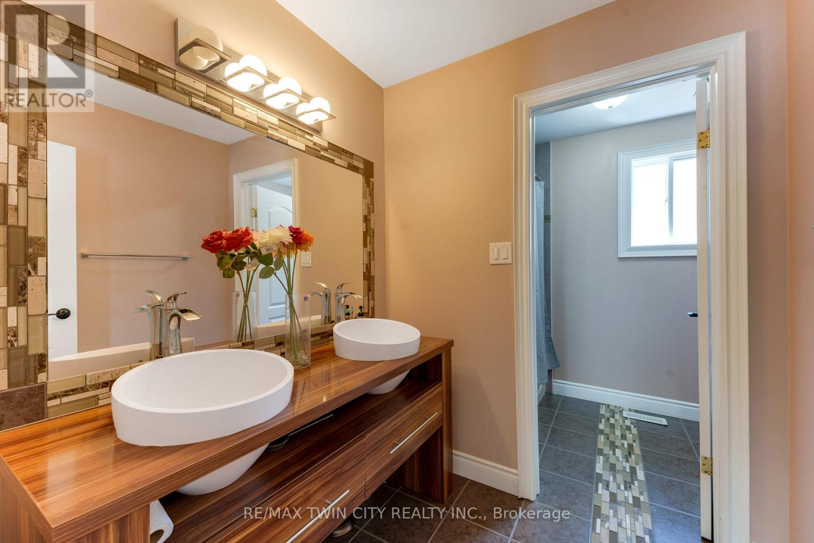 437 Beaumont Crescent, Kitchener, Ontario  N2A 0C4 - Photo 32 - X13124846
