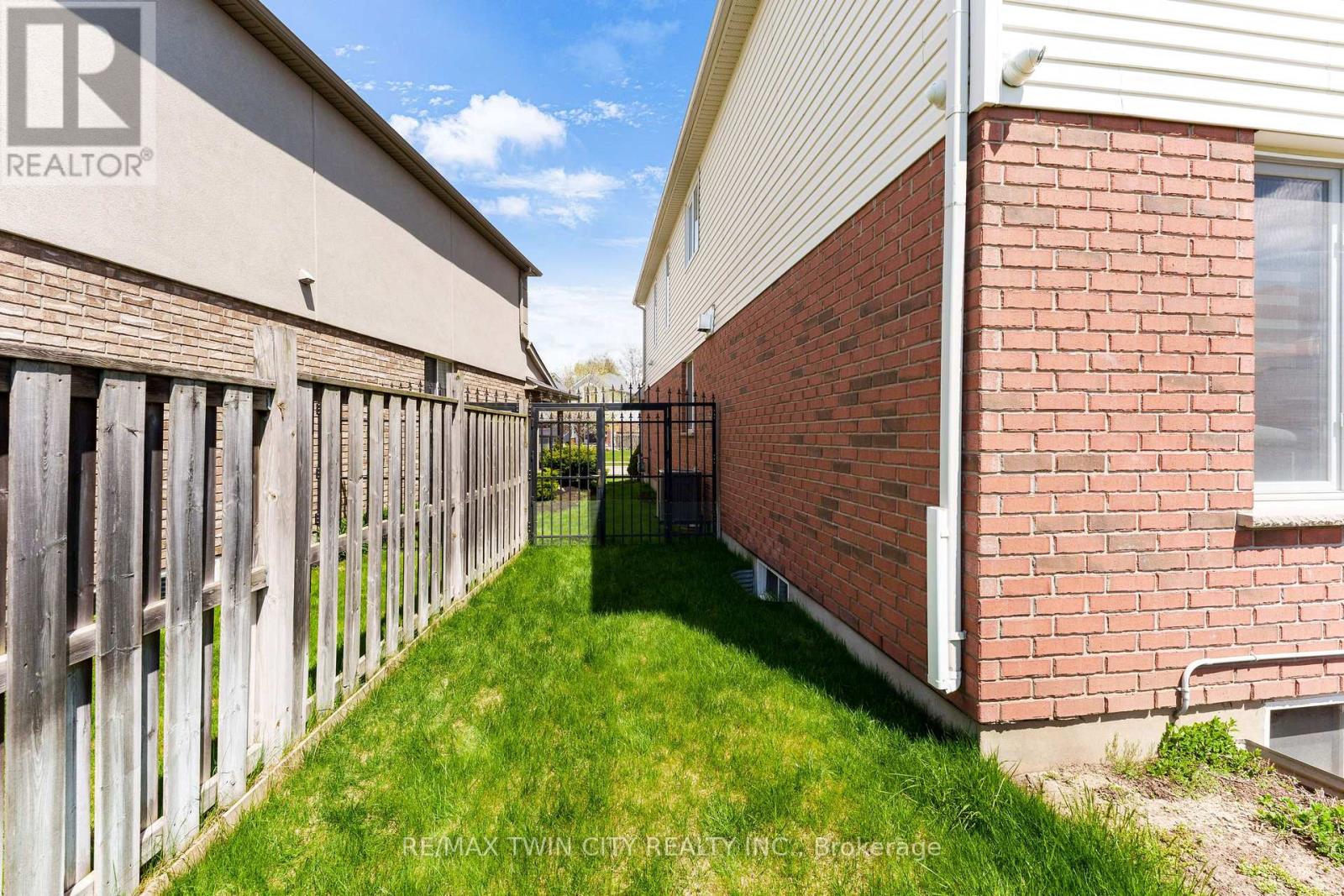 437 Beaumont Crescent, Kitchener, Ontario  N2A 0C4 - Photo 40 - X13124846