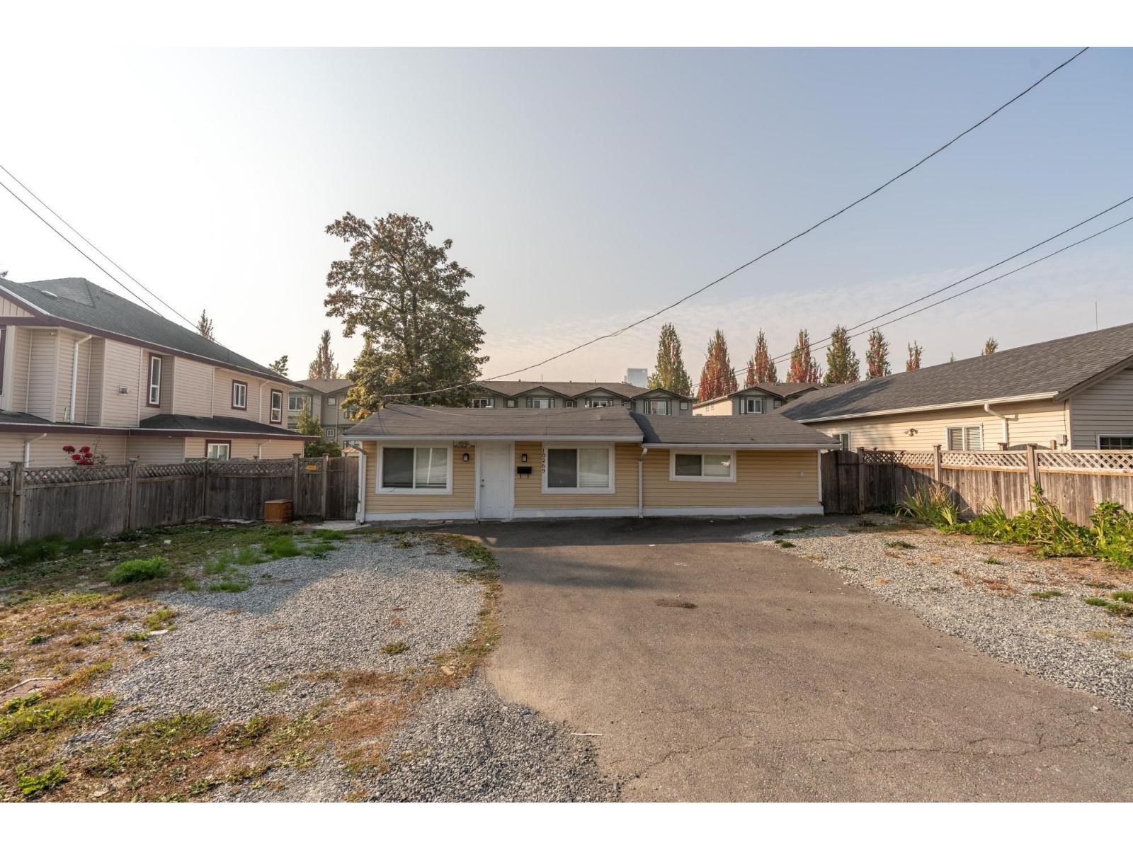 10269 139a Street, Surrey, British Columbia  V3T 4M1 - Photo 1 - R3122106