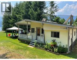 7524 Deer Park Road, Deer Park, British Columbia