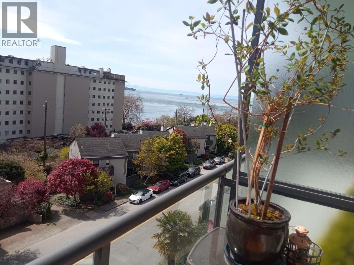 404 1845 Bellevue Avenue, West Vancouver, British Columbia  V7V 1B2 - Photo 2 - R3123433