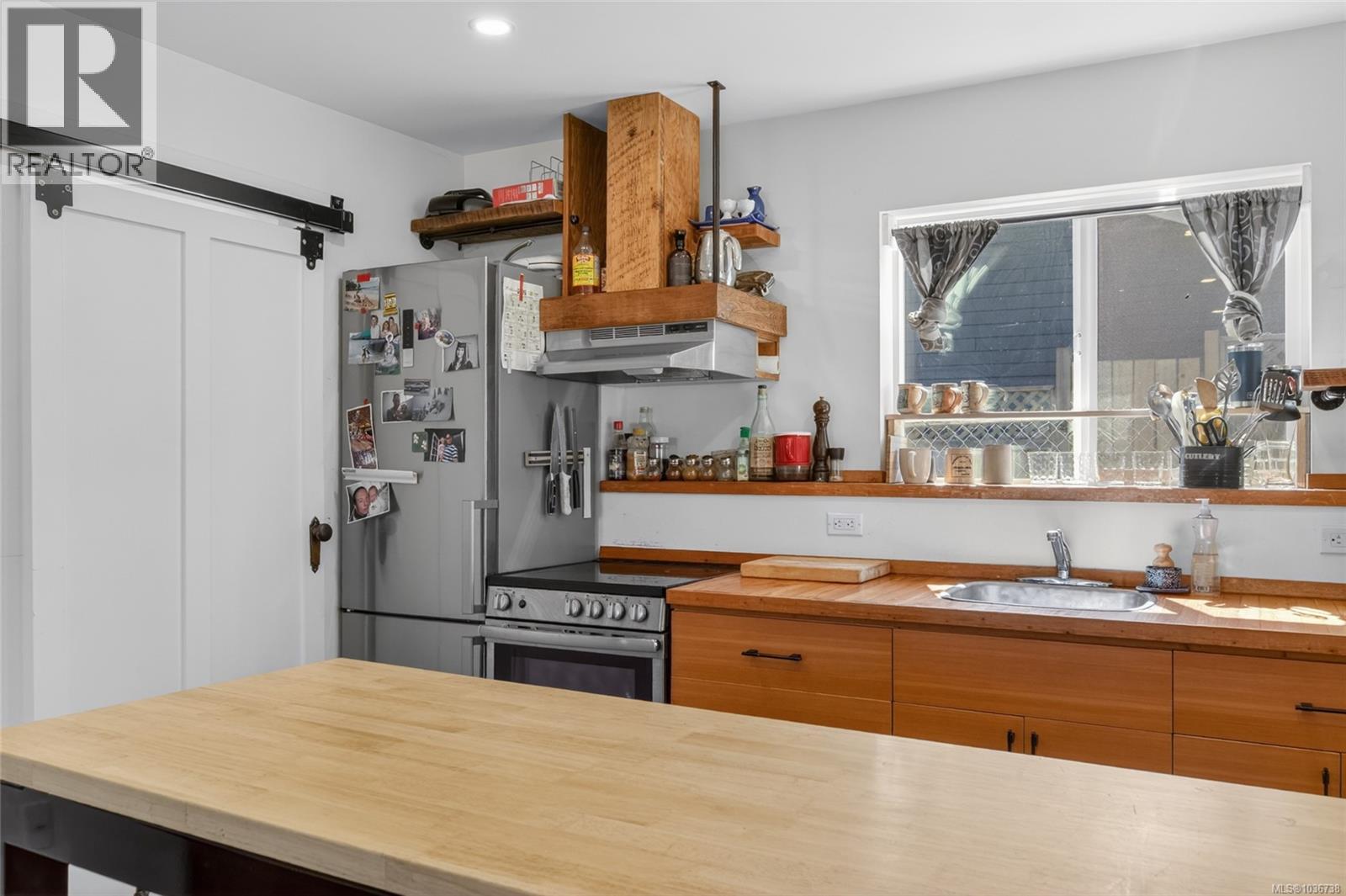 2821 Windermere Ave, Cumberland, British Columbia  V0R 1S0 - Photo 27 - 1036738