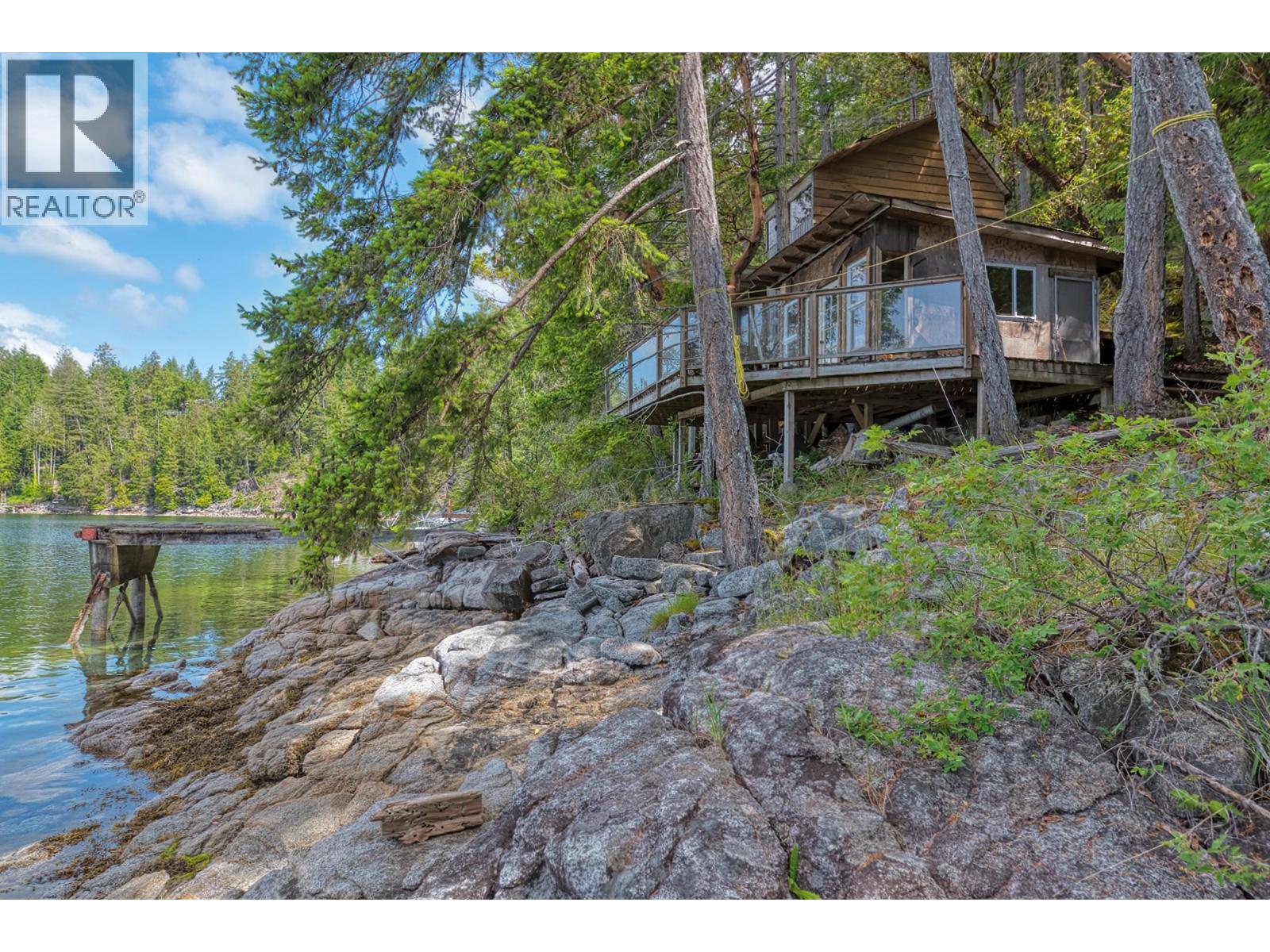 6761 Sandy Hook Trail, Sechelt, British Columbia  V7Z 0C9 - Photo 2 - R3123445