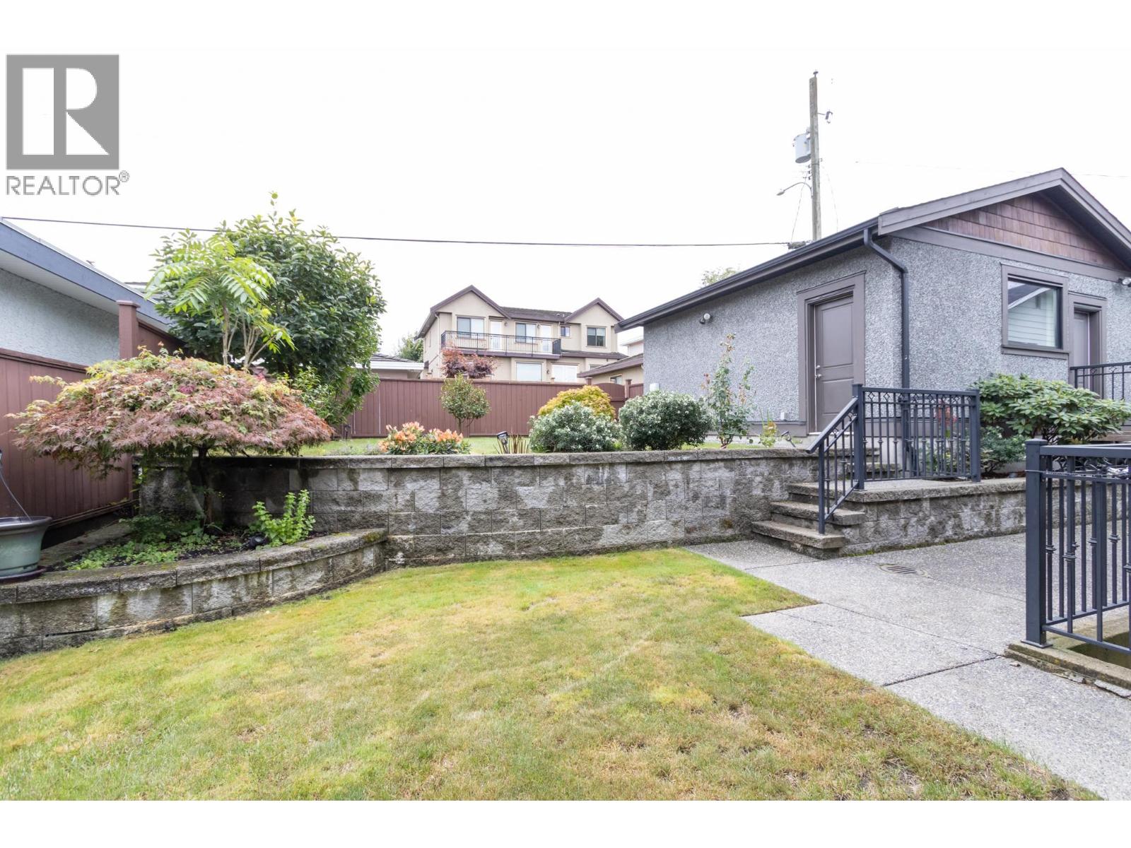4152 Hazelwood Crescent, Burnaby, British Columbia  V5G 2R1 - Photo 15 - R3123443