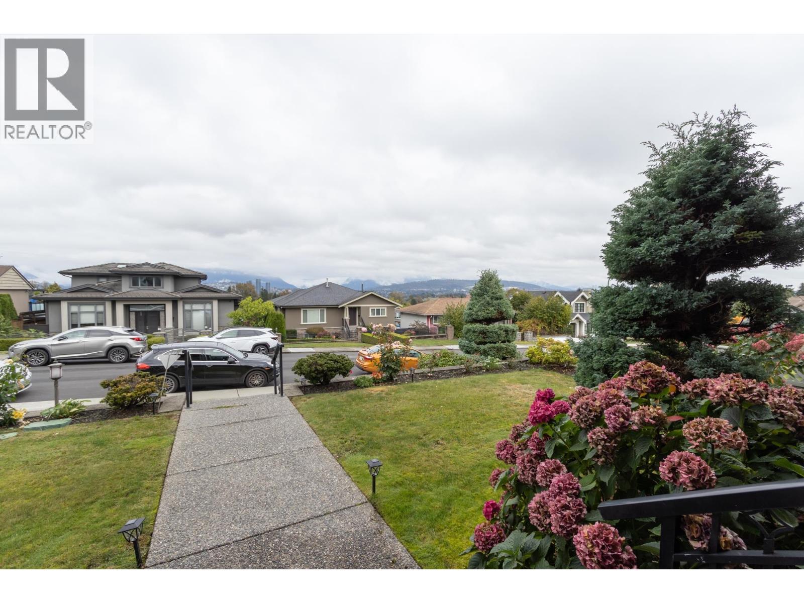 4152 Hazelwood Crescent, Burnaby, British Columbia  V5G 2R1 - Photo 3 - R3123443