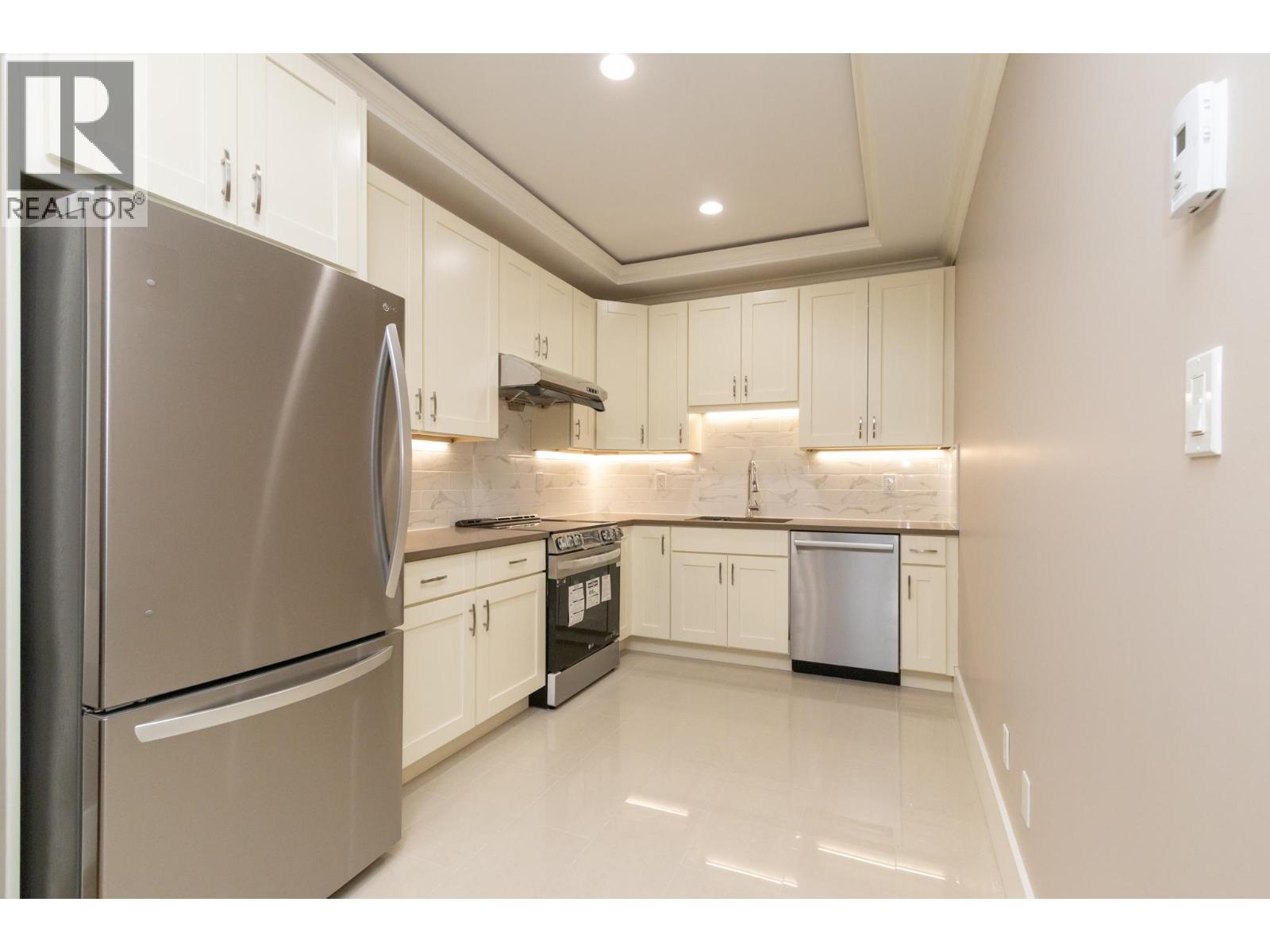 4152 Hazelwood Crescent, Burnaby, British Columbia  V5G 2R1 - Photo 4 - R3123443