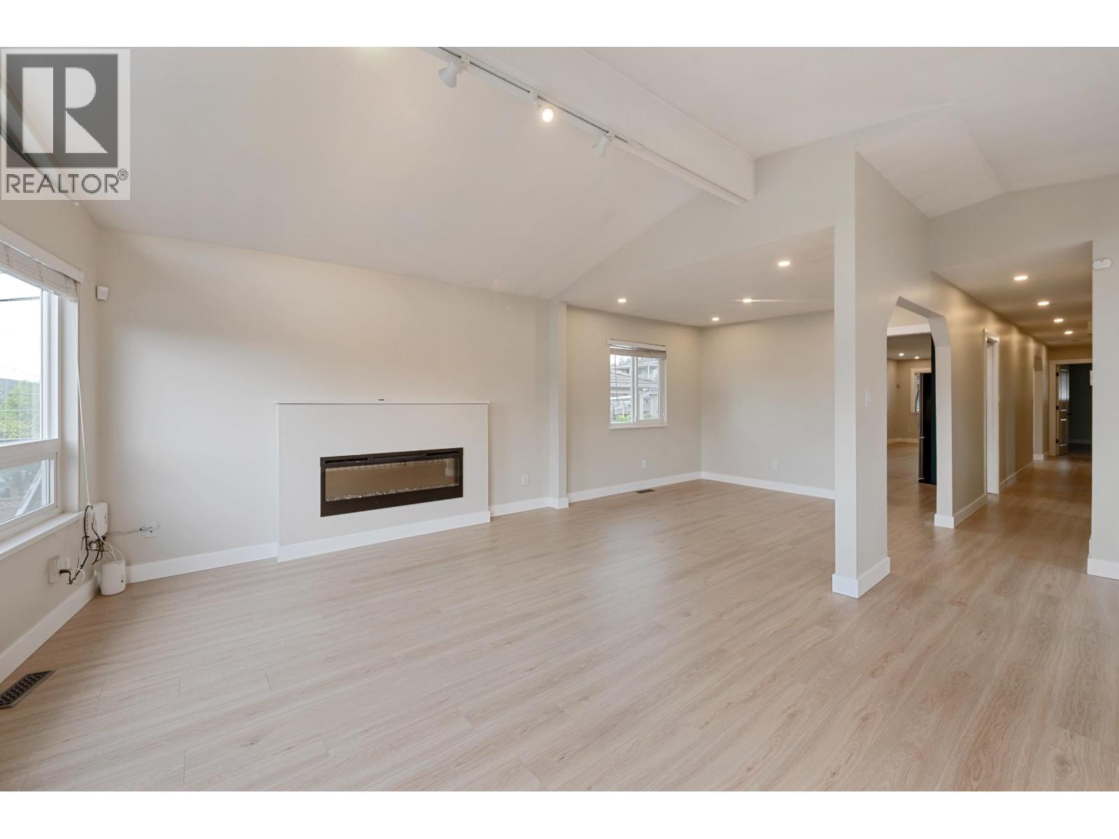 5444 Manor Street, Burnaby, British Columbia  V5G 1B7 - Photo 6 - R3123432