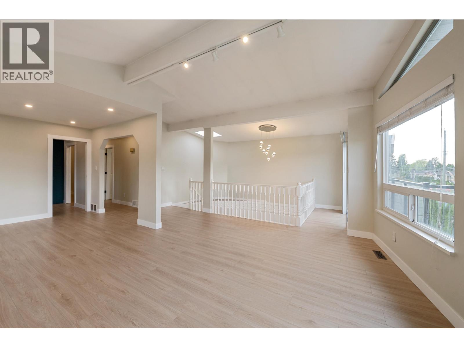 5444 Manor Street, Burnaby, British Columbia  V5G 1B7 - Photo 7 - R3123432