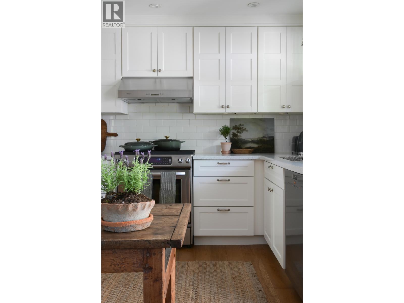 1383 W 23rd Street, North Vancouver, British Columbia  V7P 2H6 - Photo 3 - R3110684
