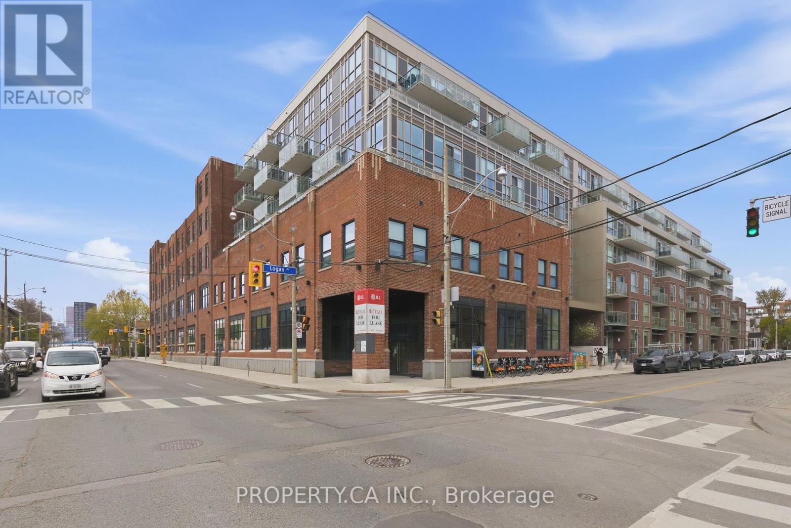 <div class="slider-price">$735,000</div><p>719 - 150 Logan Avenue, Toronto, Ontario</p>