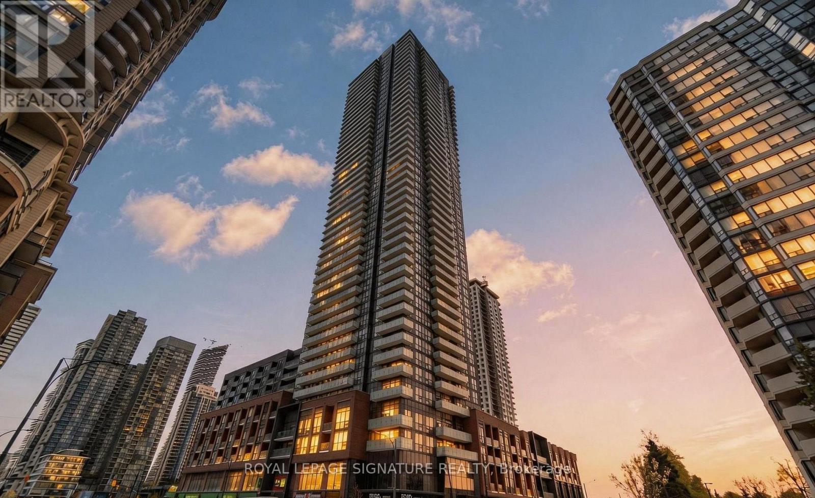 506 - 430 Square One Drive E, Mississauga, Ontario  L5B 0L6 - Photo 2 - W13124930