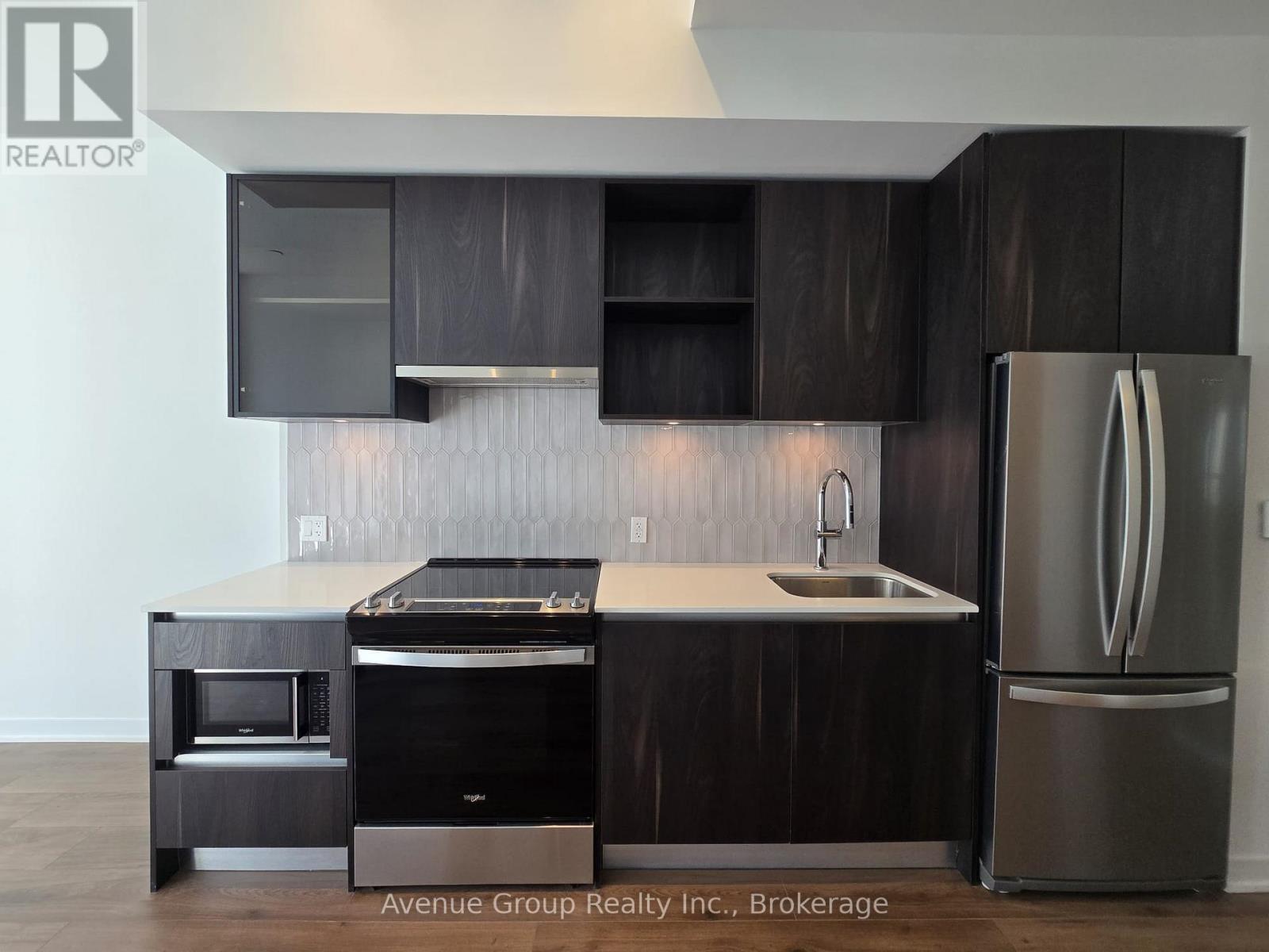 226 - 405 Dundas Street W, Oakville, Ontario  L6M 5R8 - Photo 2 - W13124980