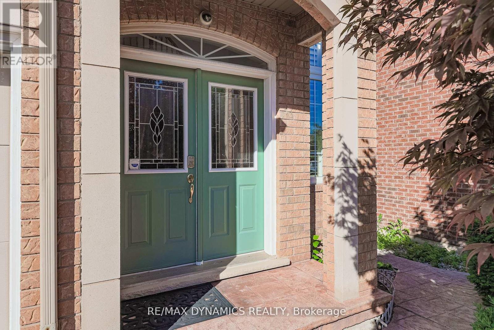 2381 Grand Oak Trail, Oakville, Ontario  L6M 4V4 - Photo 3 - W13125000