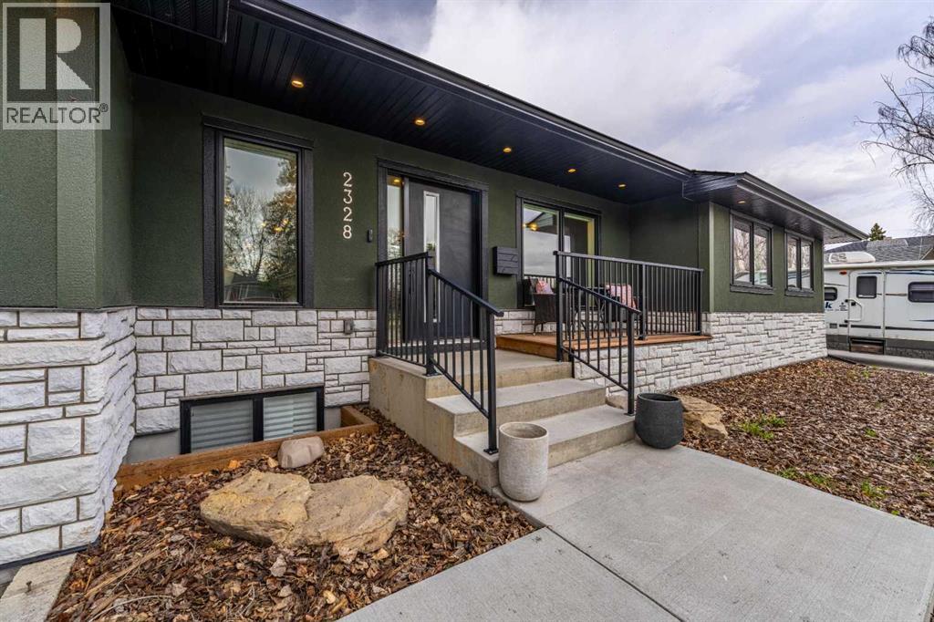 2328 58 Avenue Sw, Calgary, Alberta  T3E 1N5 - Photo 4 - A2300339